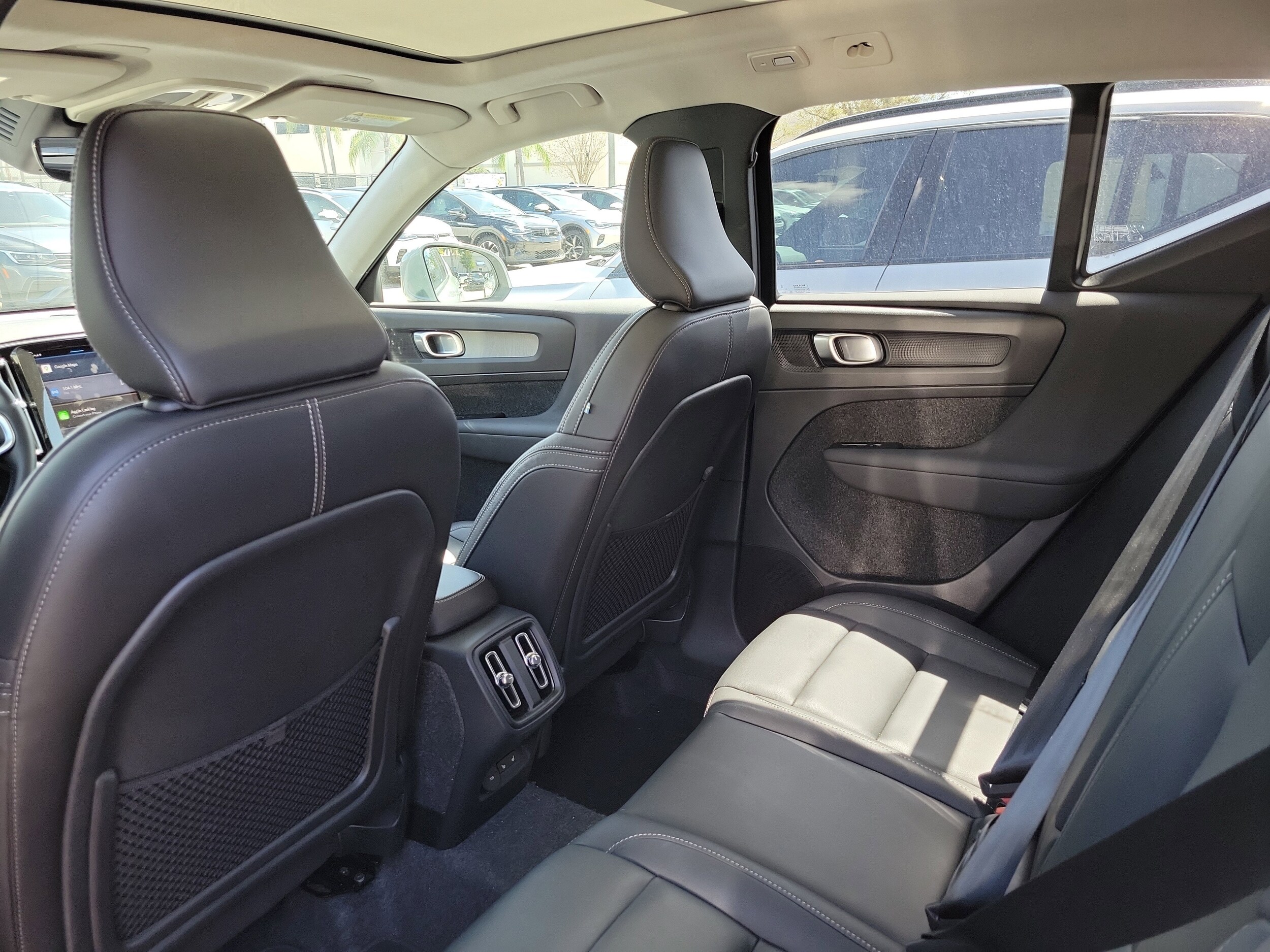 2025 Volvo XC40 Core - Photo 13