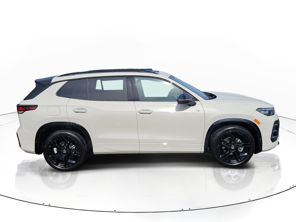 New 2026 Volkswagen Tiguan SE R-Line Black SUV