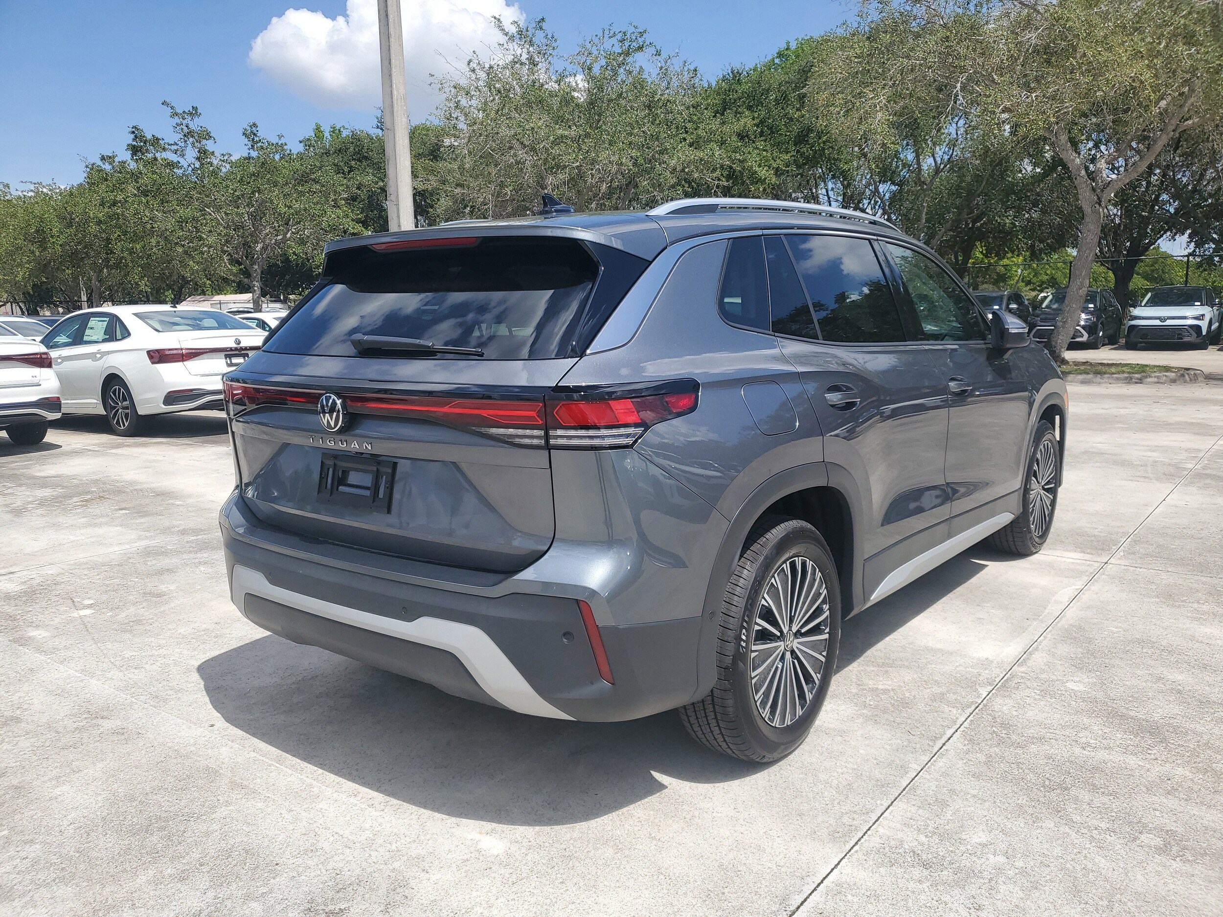 2025 Volkswagen Tiguan S photo 2