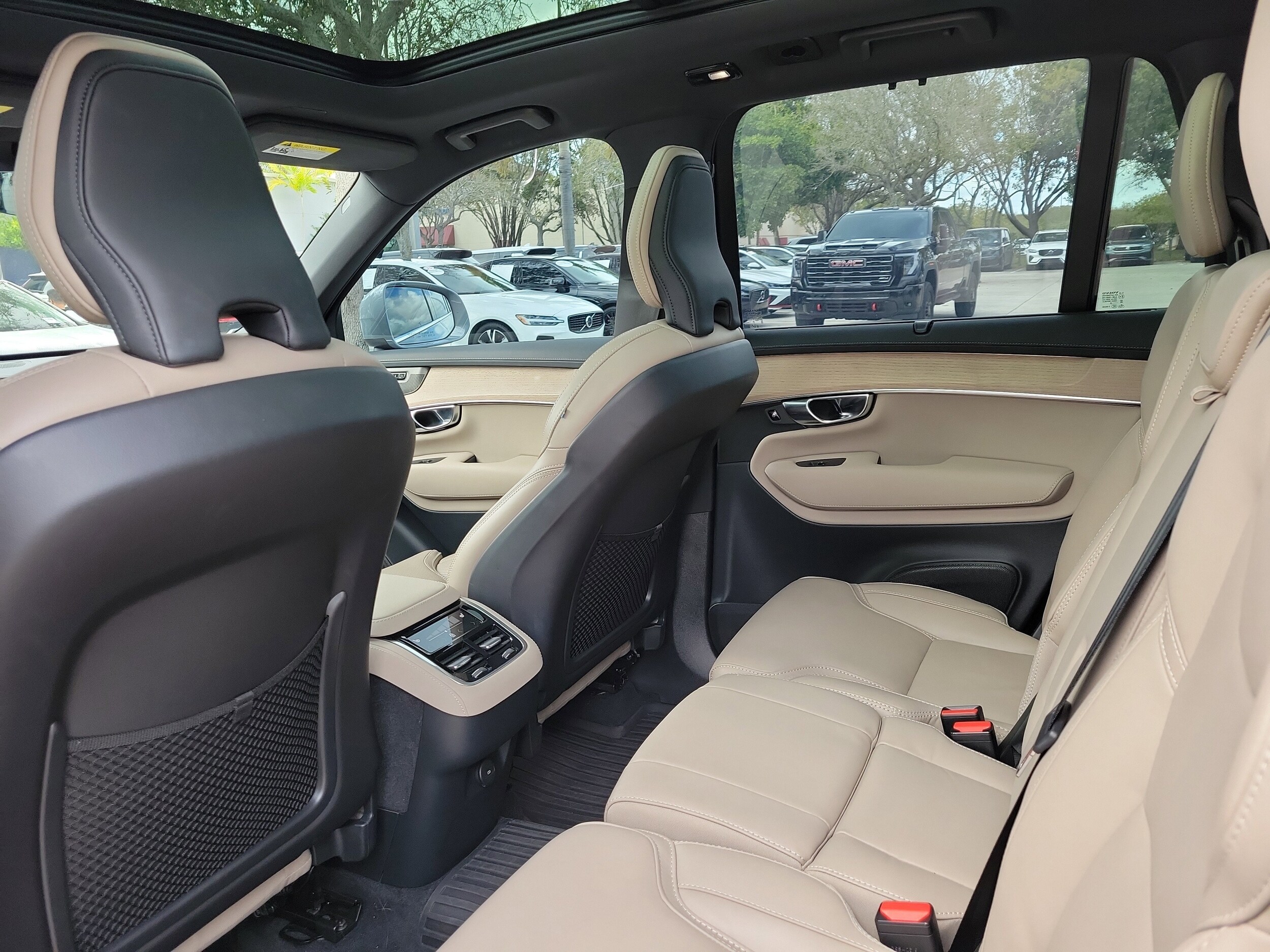 2025 Volvo XC90 Ultra - Photo 16