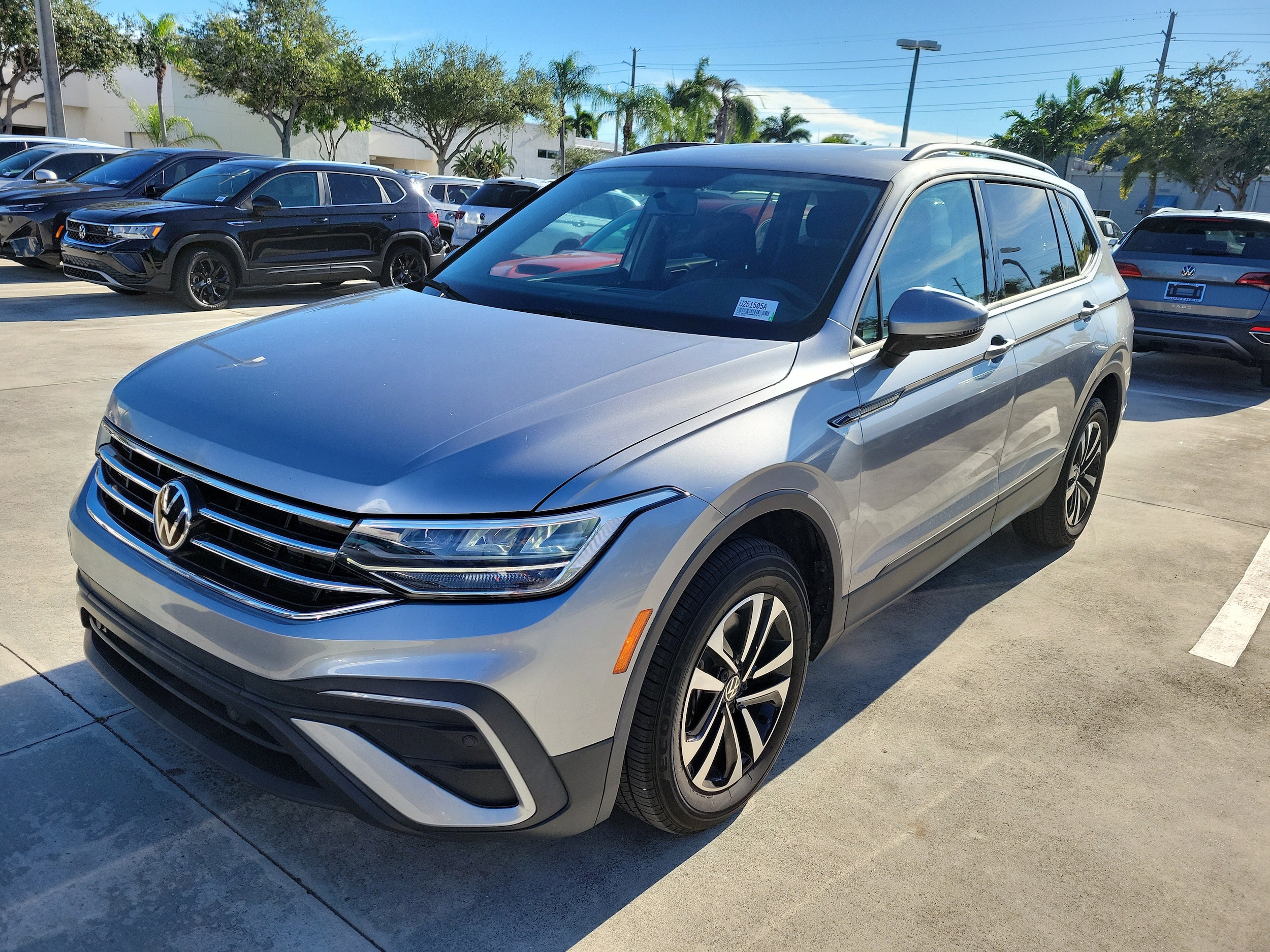2022 Volkswagen Tiguan S photo 2