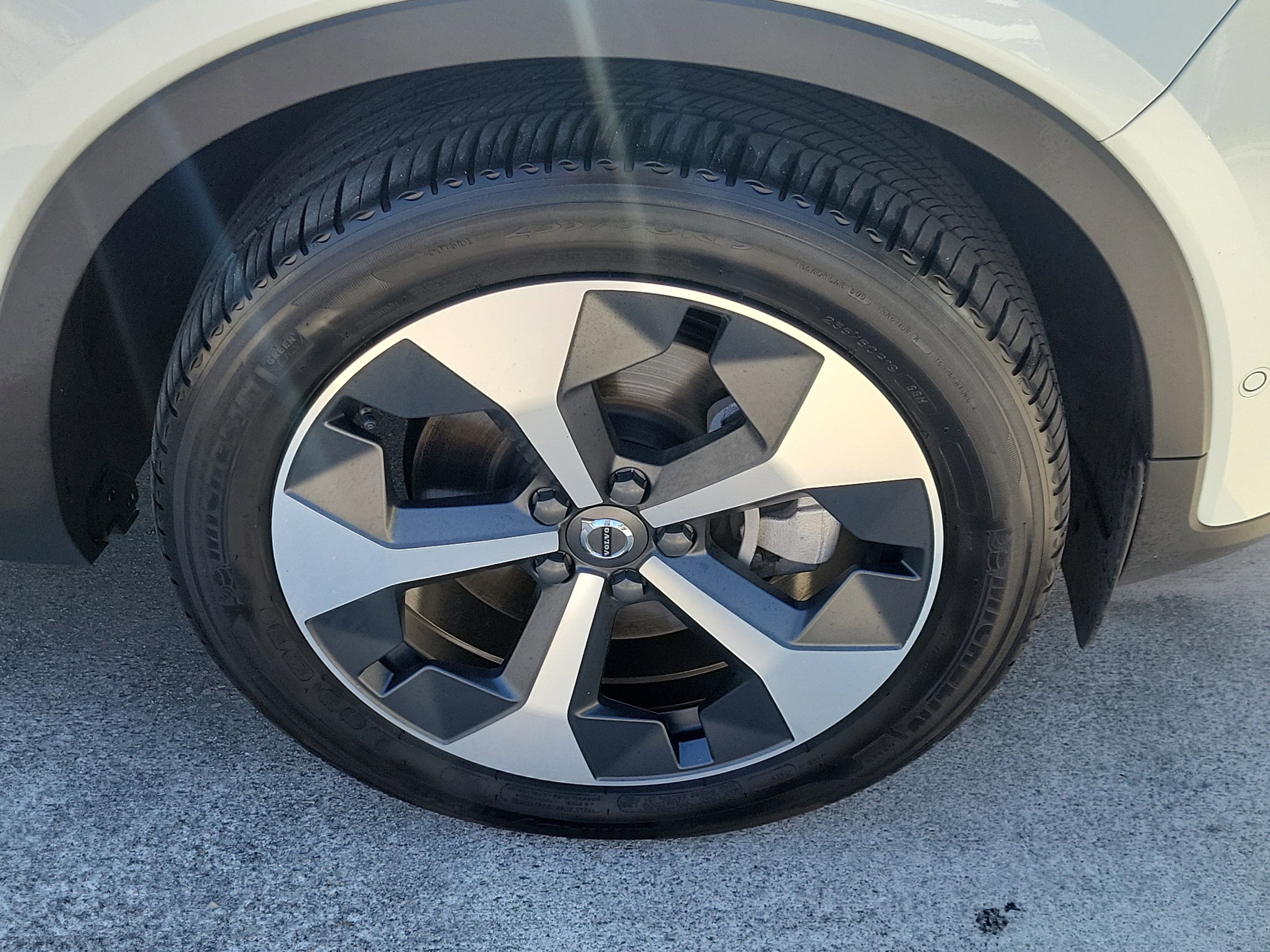 2024 Volvo XC40 Plus - Photo 12