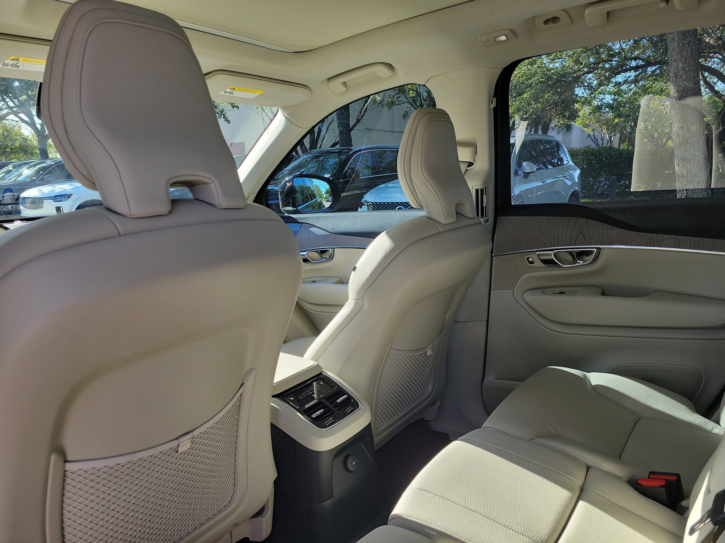 2025 Volvo XC90 Plus - Photo 15