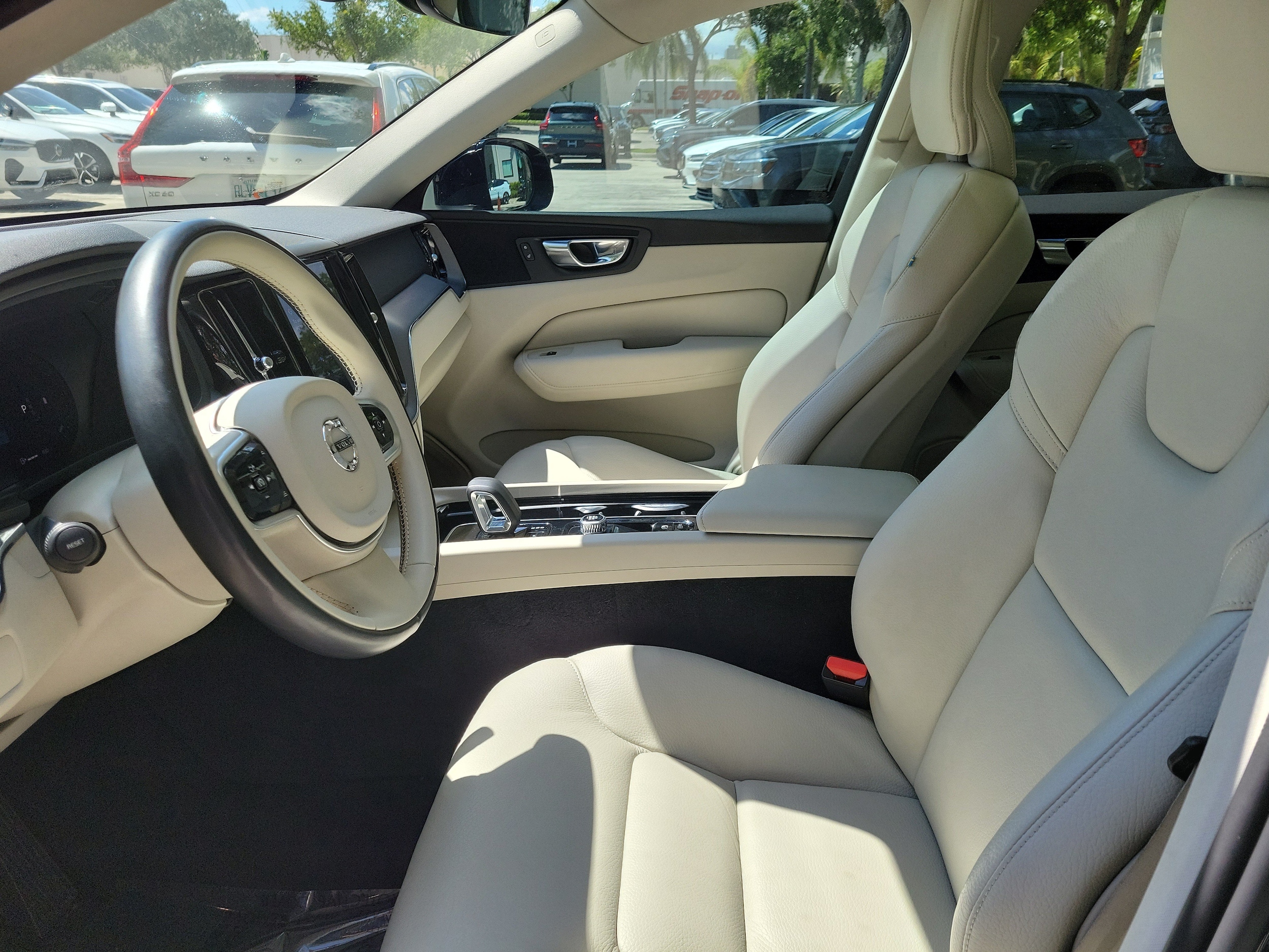 2023 Volvo XC60 Core - Photo 16