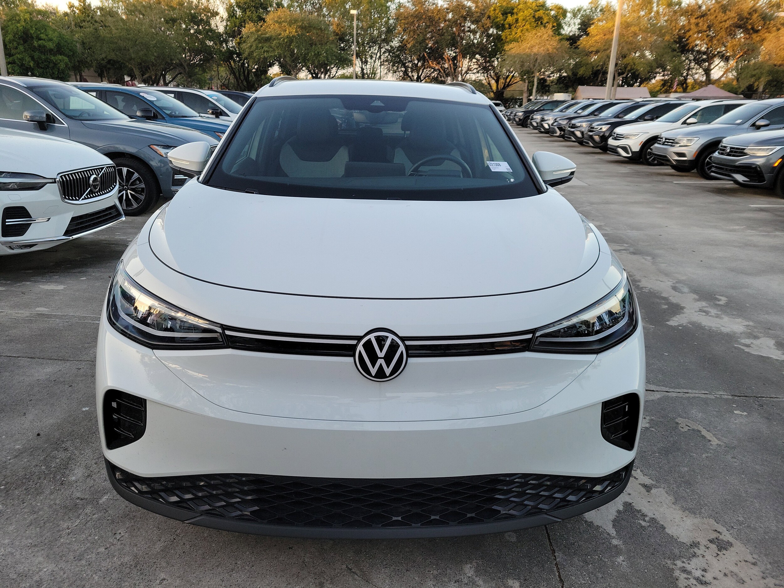 2024 Volkswagen ID.4 Standard photo 2