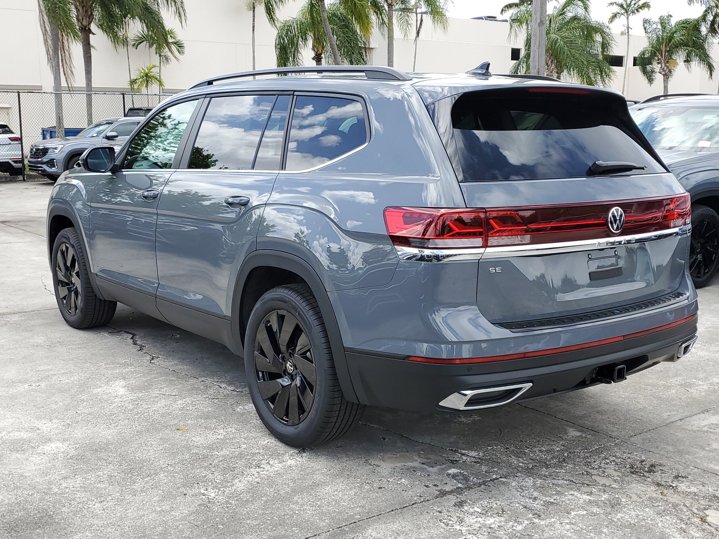 2025 Volkswagen Atlas SE Technology photo 4