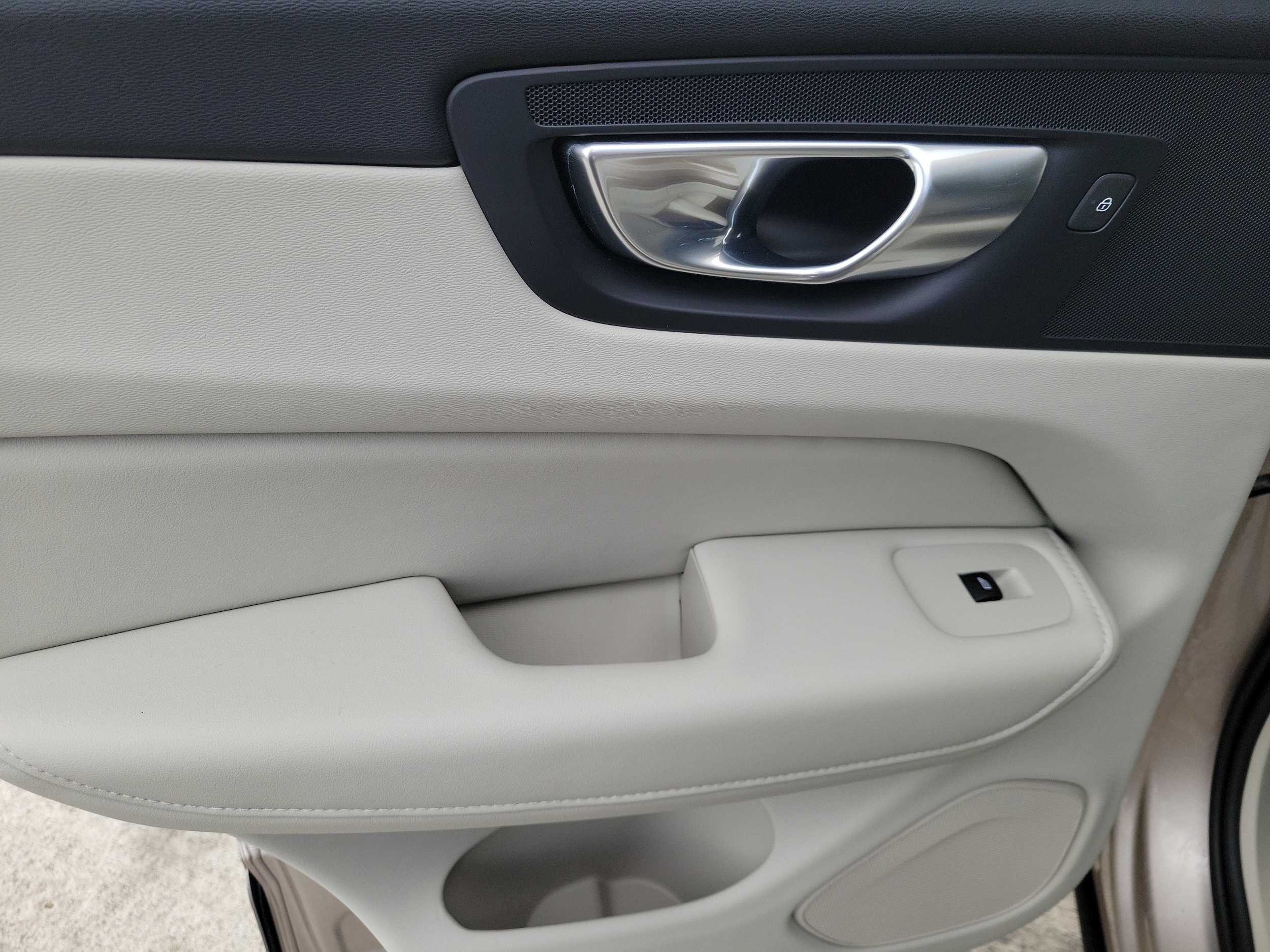 2024 Volvo XC60 Plus - Photo 16