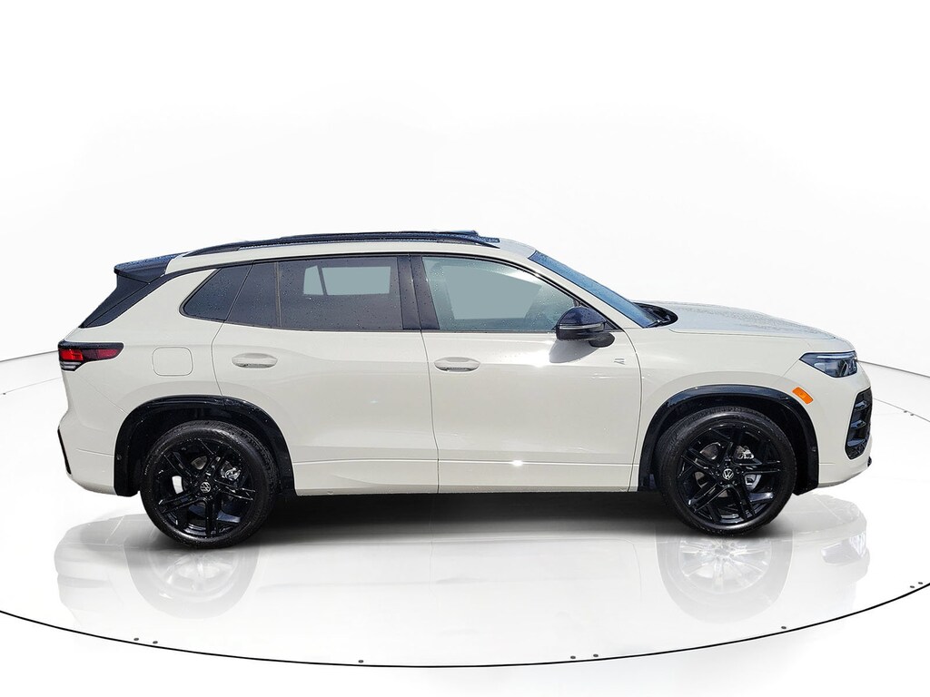 New 2026 Volkswagen Tiguan SE R-Line Black SUV