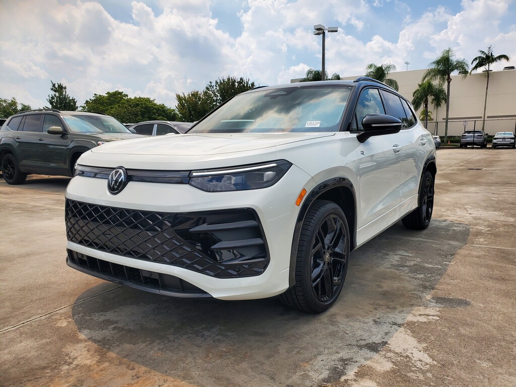 New 2026 Volkswagen Tiguan 2.0T SE R-Line Black SUV