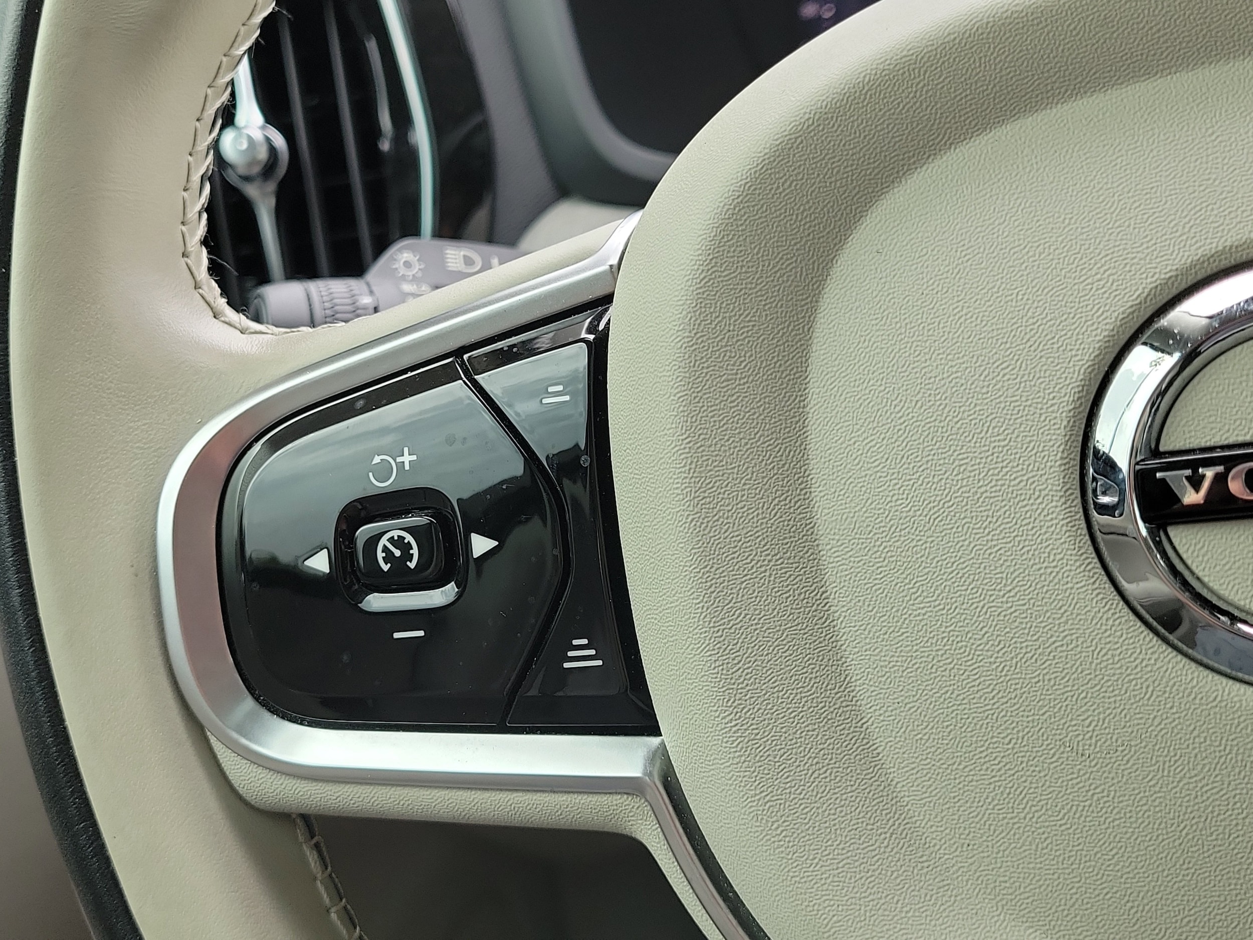 2023 Volvo V60 Cross Country Plus - Photo 22
