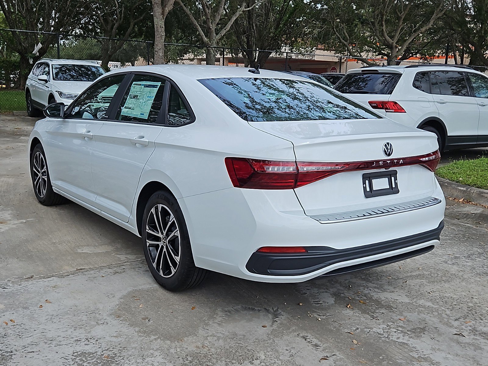 2025 Volkswagen Jetta 1.5T Sport photo 4