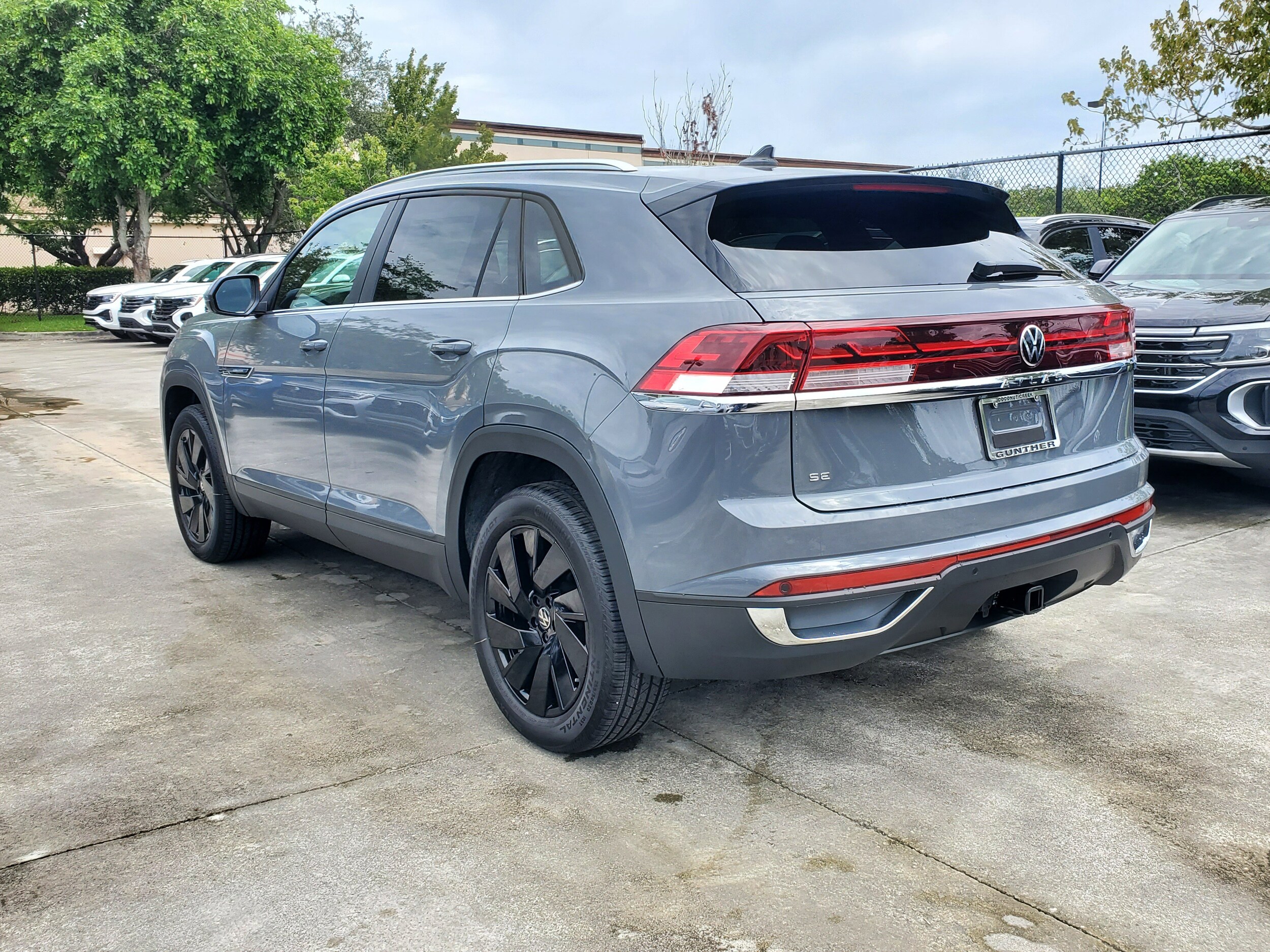 2026 Volkswagen Atlas Cross Sport SE Technology photo 4