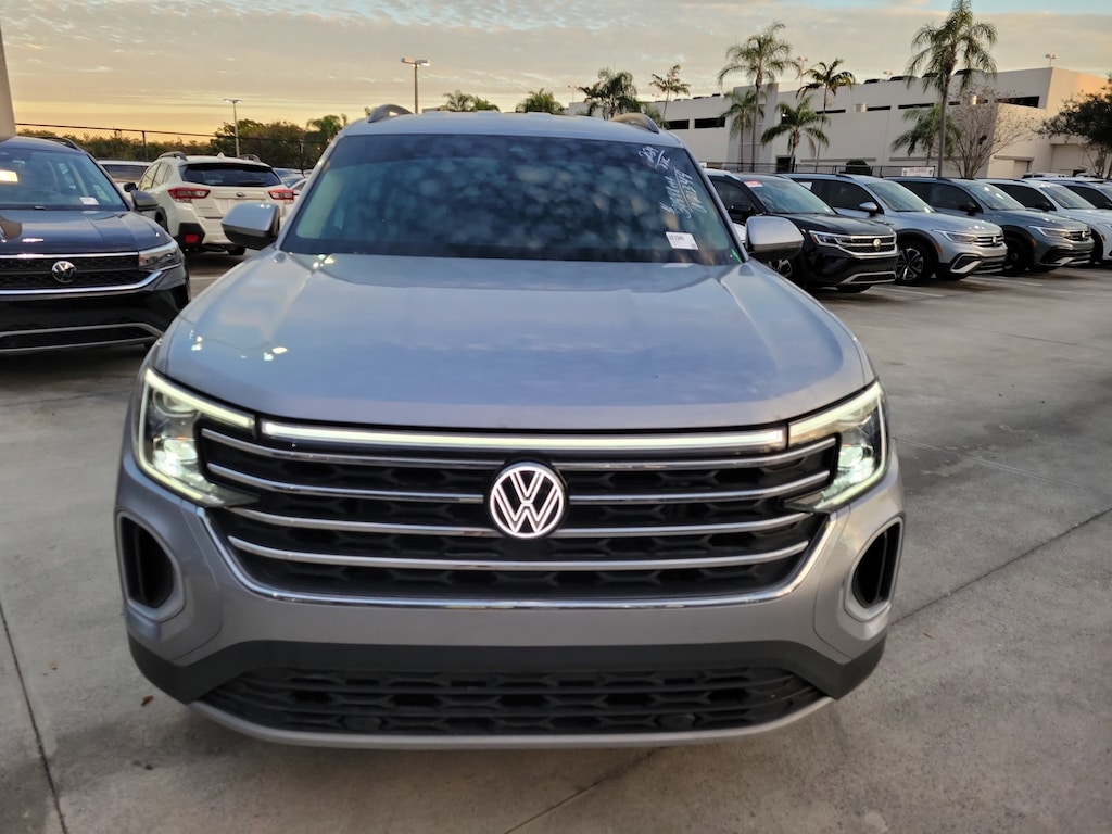 Used 2024 Volkswagen Atlas 2.0T SE w/Technology SUV
