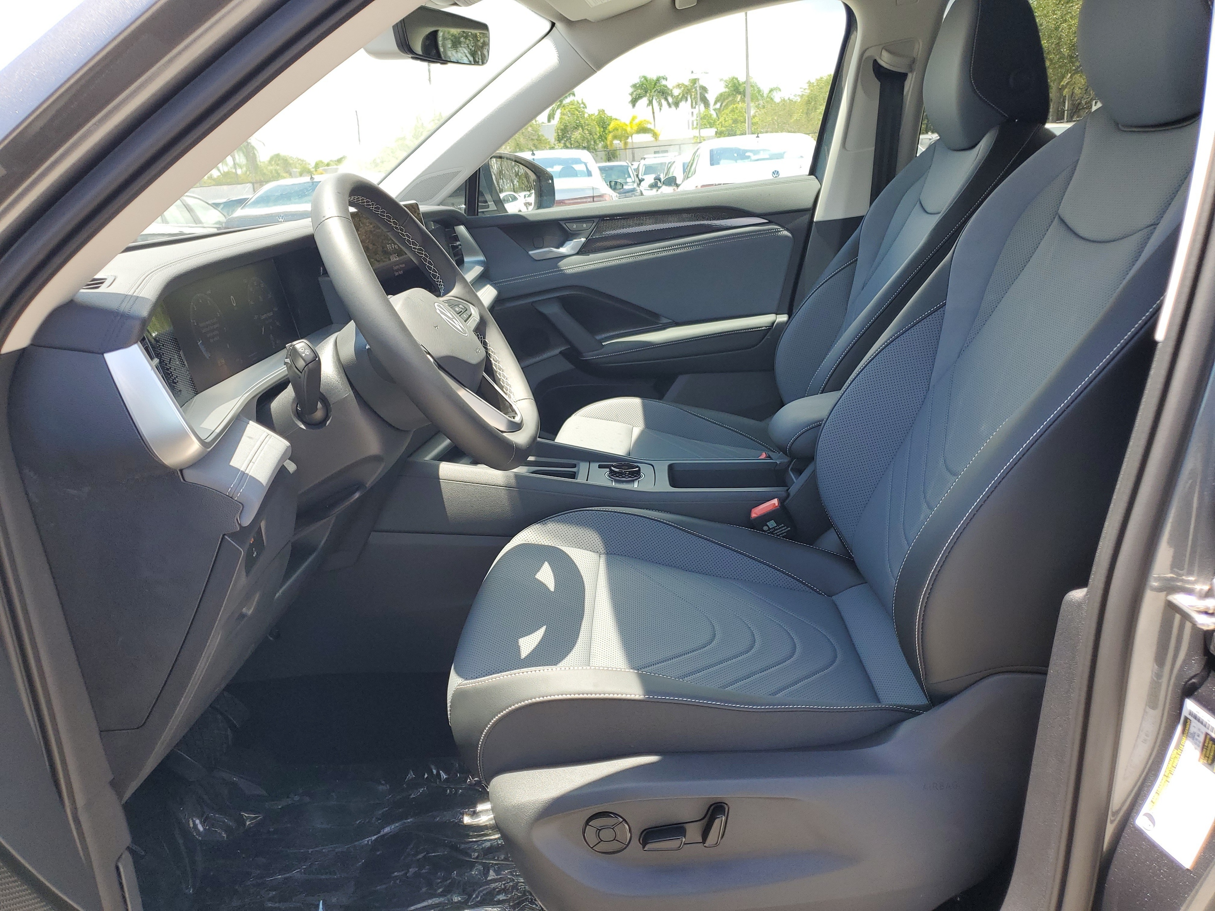 2026 Volkswagen Tiguan SE - Photo 9