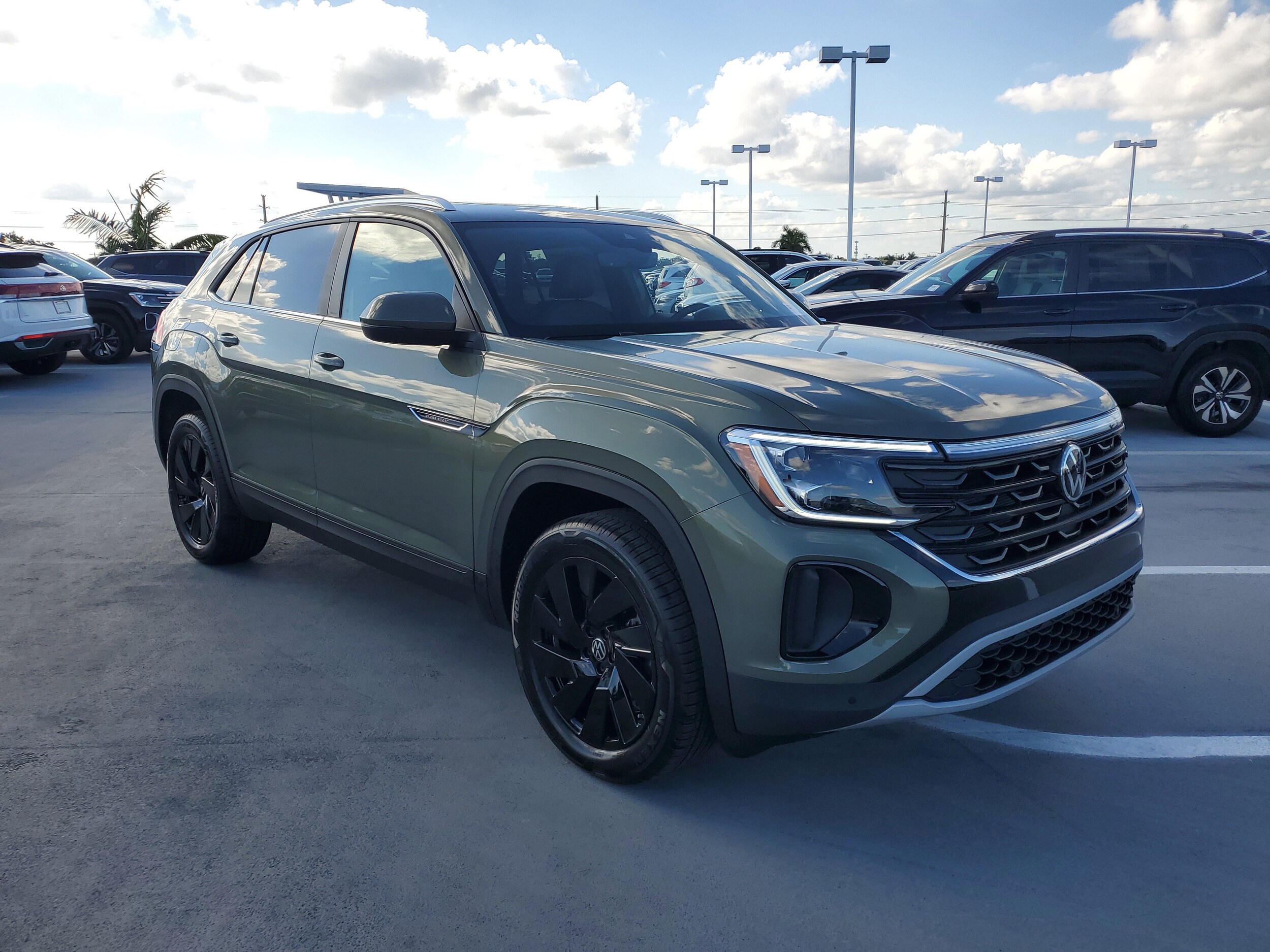 2026 Volkswagen Atlas Cross Sport SE Technology photo 2