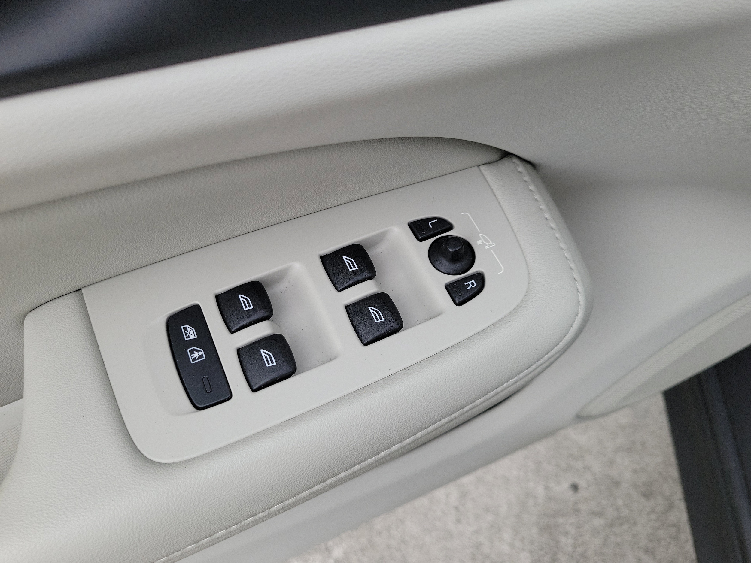 2023 Volvo V60 Cross Country Plus - Photo 19