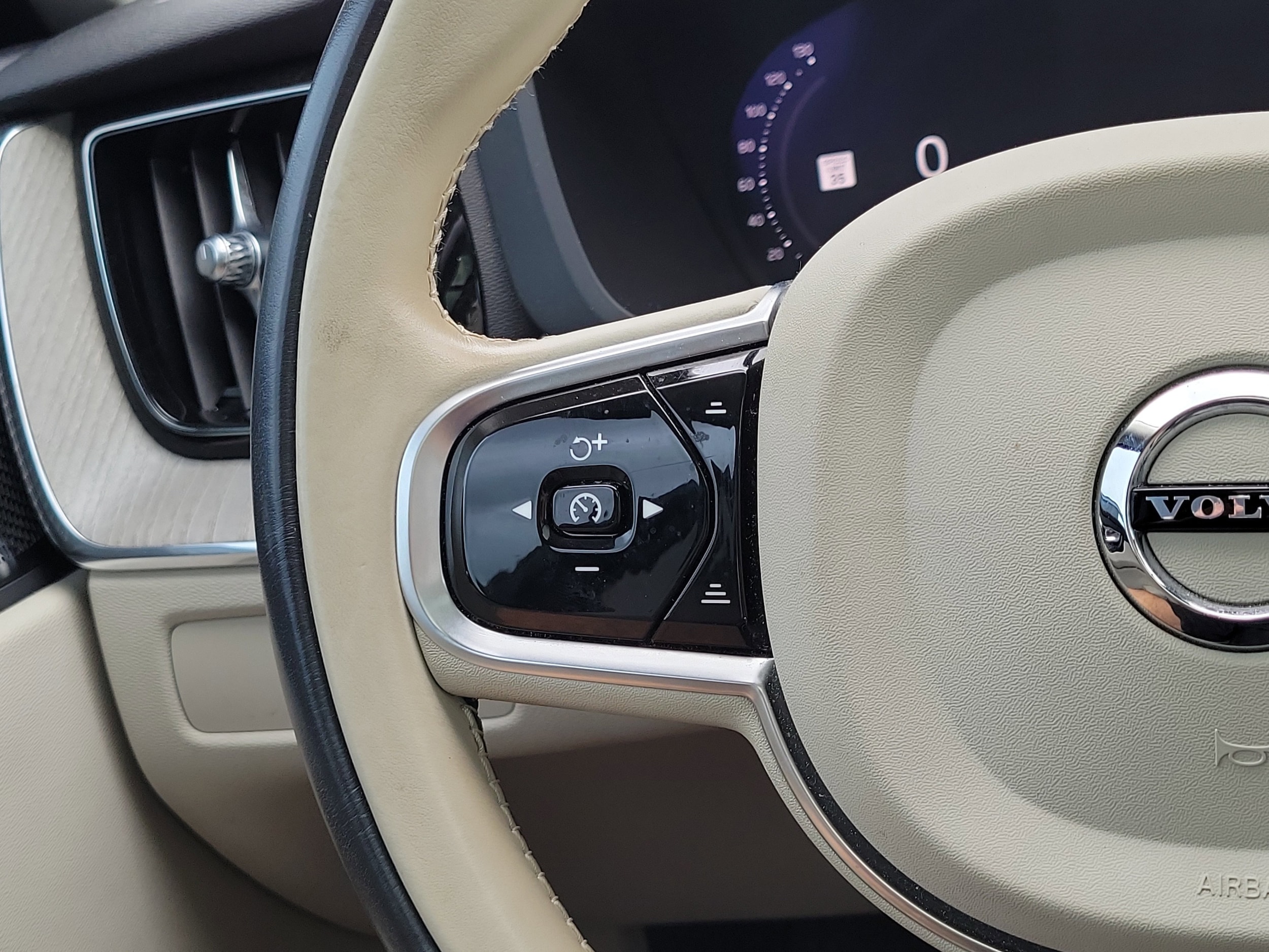 2023 Volvo XC60 Plus - Photo 20