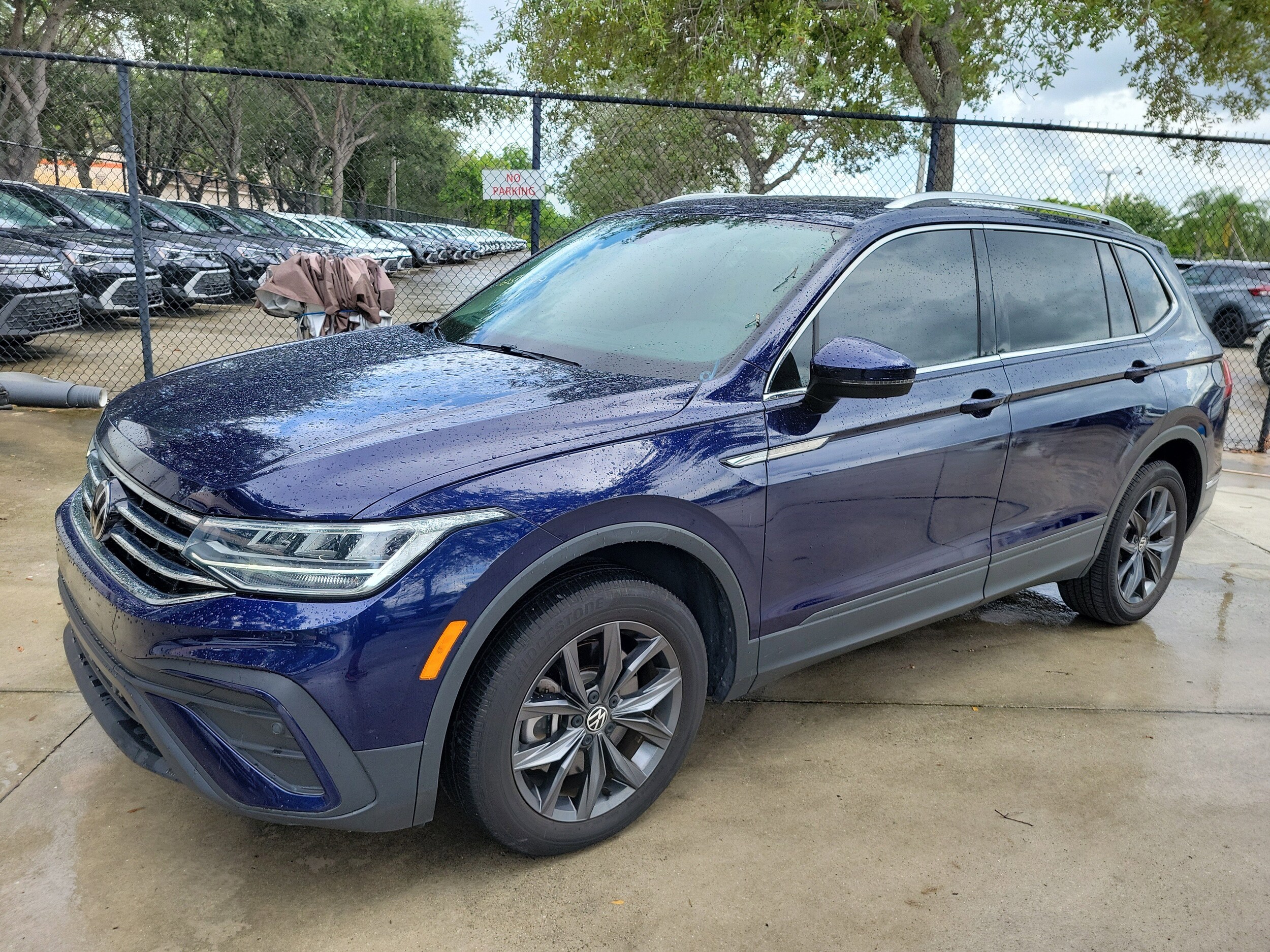 2023 Volkswagen Tiguan SE photo 3