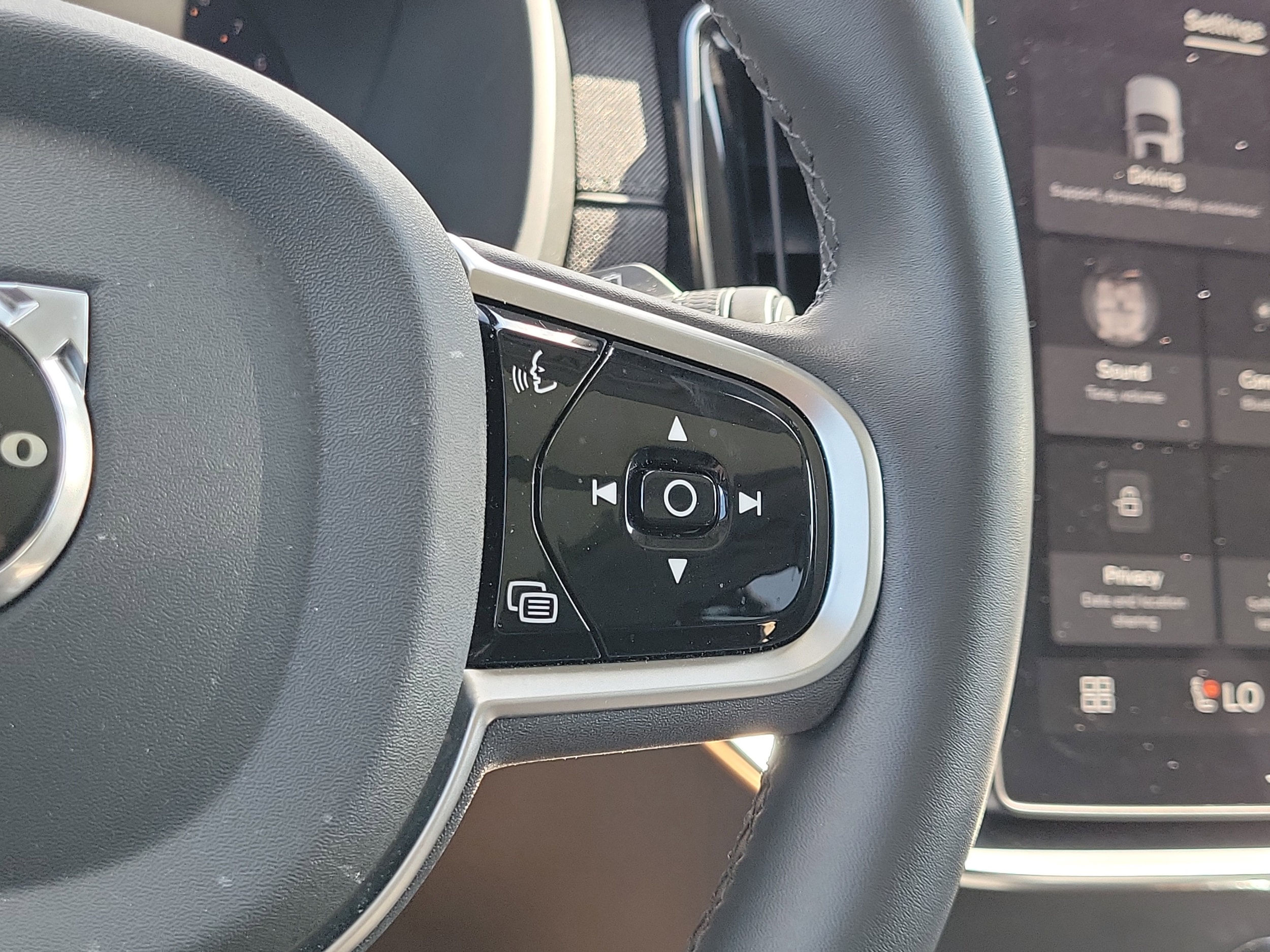 2025 Volvo XC90 Plus - Photo 26