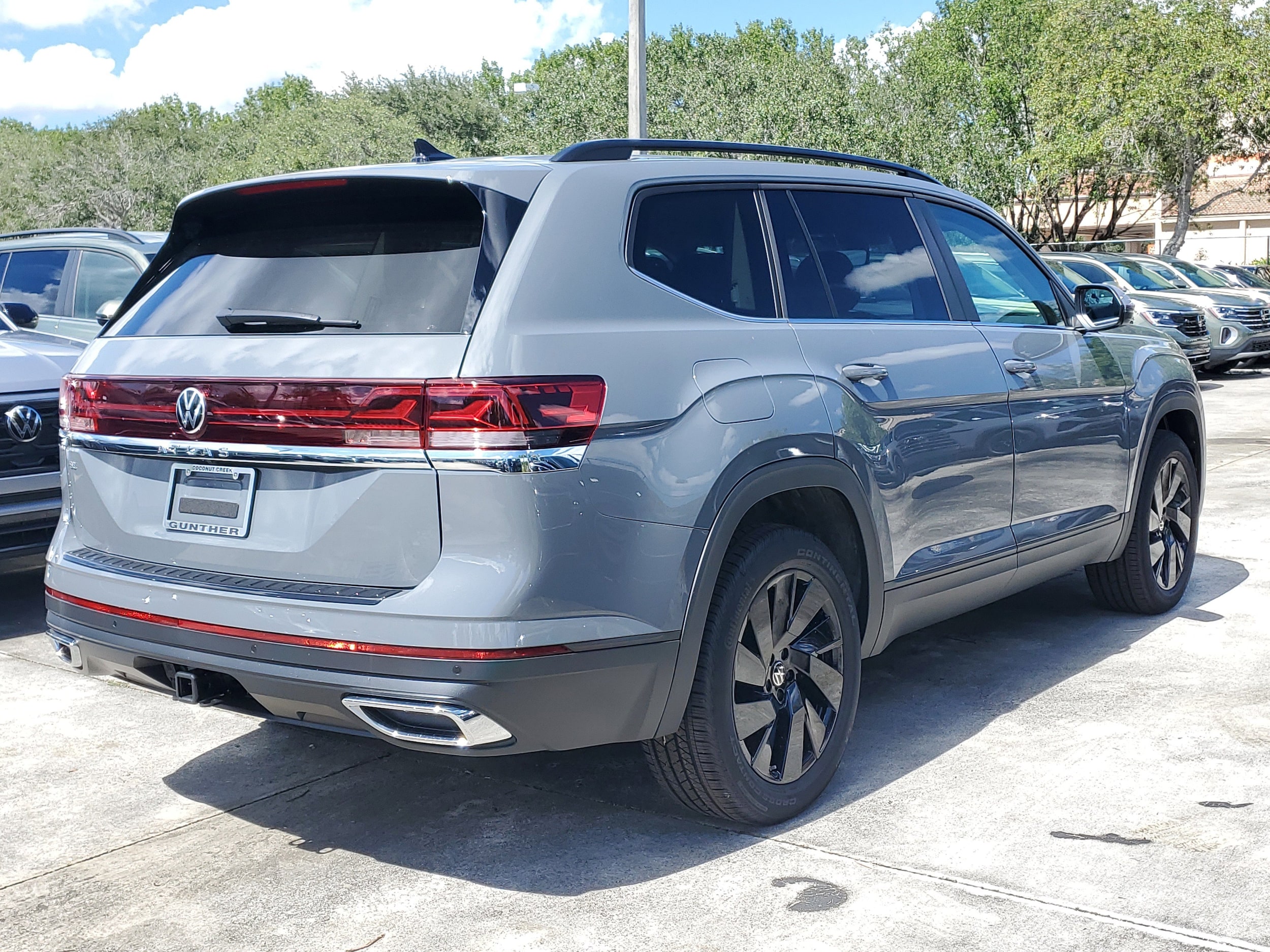 2026 Volkswagen Atlas SE w/Tech - Photo 3