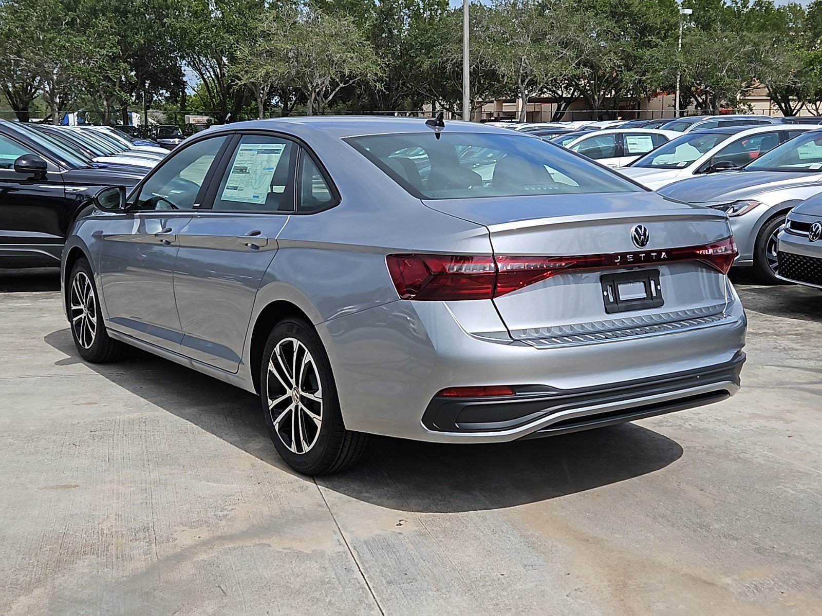 2025 Volkswagen Jetta 1.5T Sport photo 4