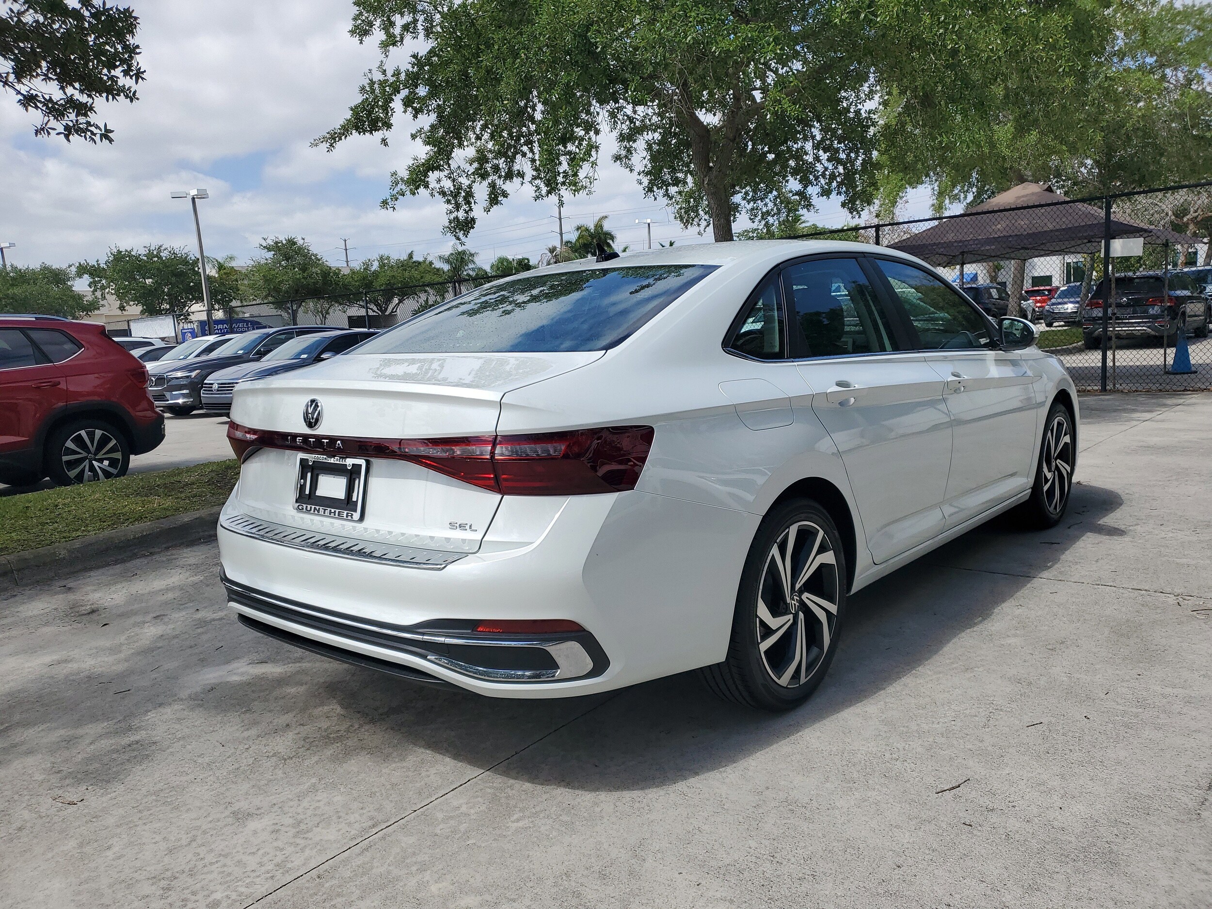 2025 Volkswagen Jetta 1.5T SEL photo 2