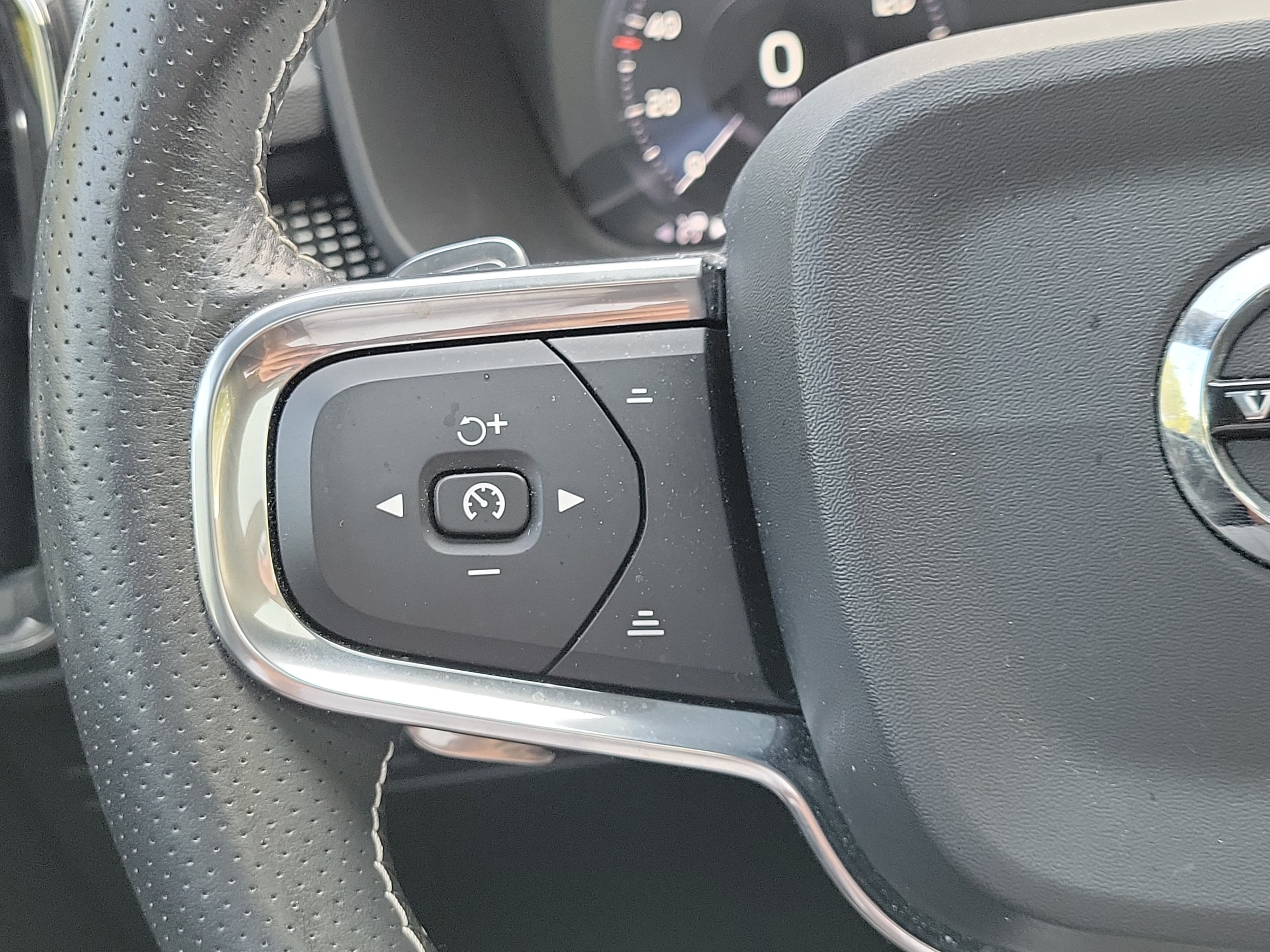 2019 Volvo XC40 R-Design - Photo 20