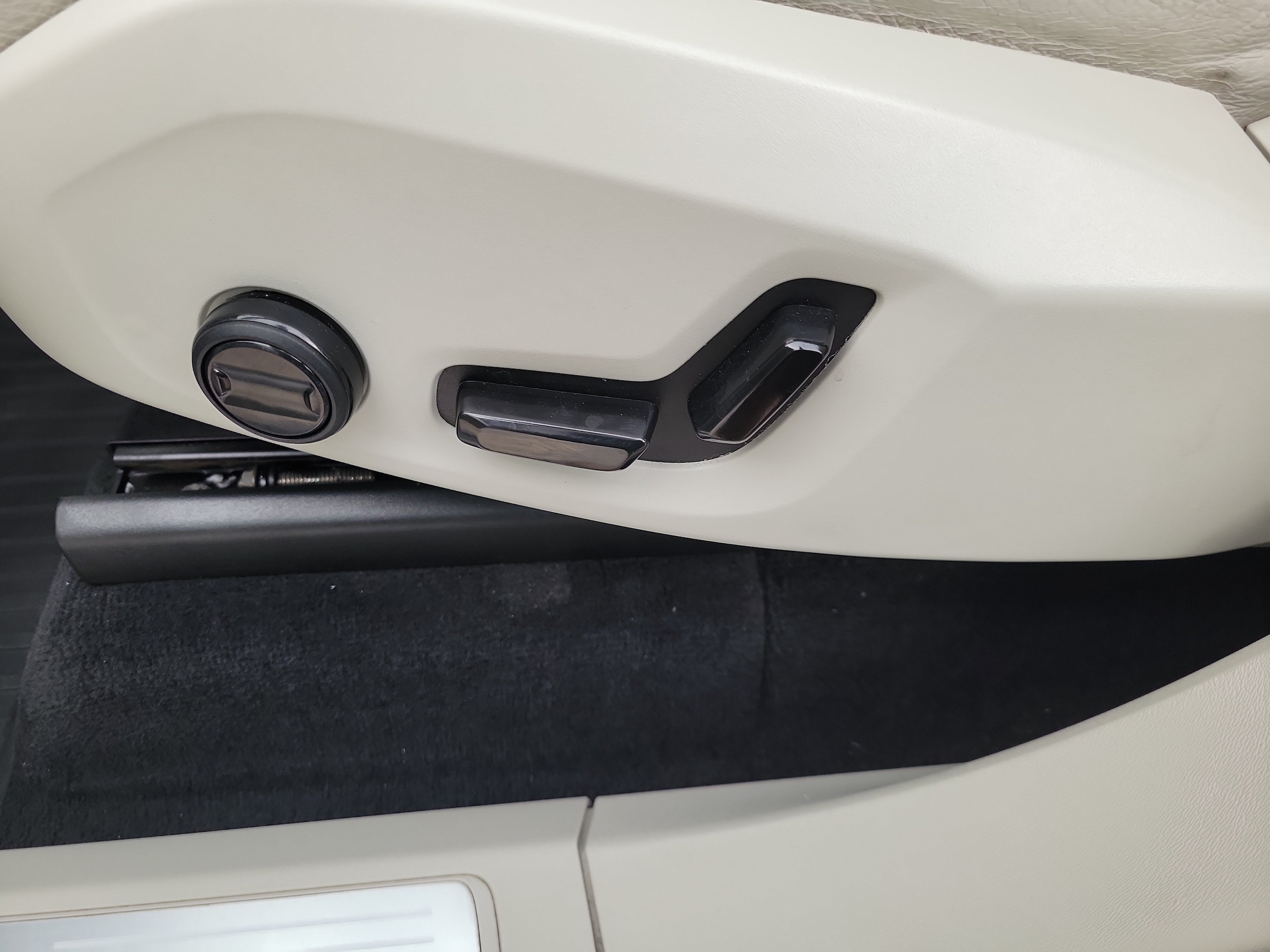 2022 Volvo XC90 Momentum - Photo 19