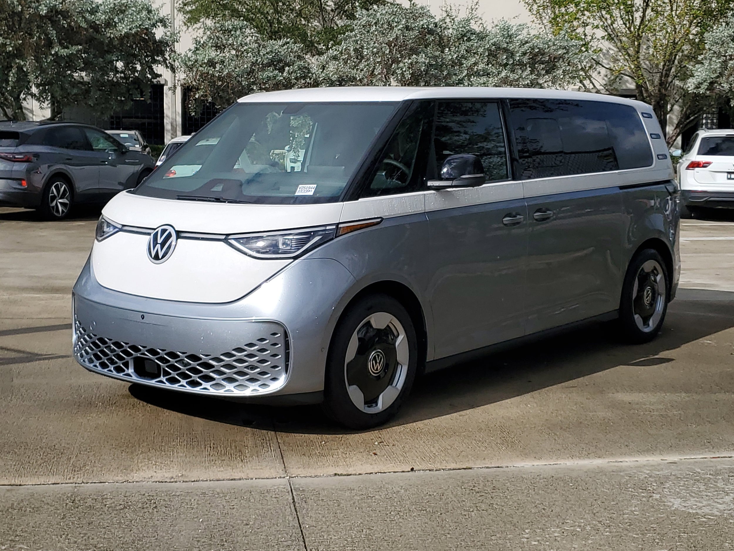 2025 Volkswagen ID. Buzz PRO S PLus's photo