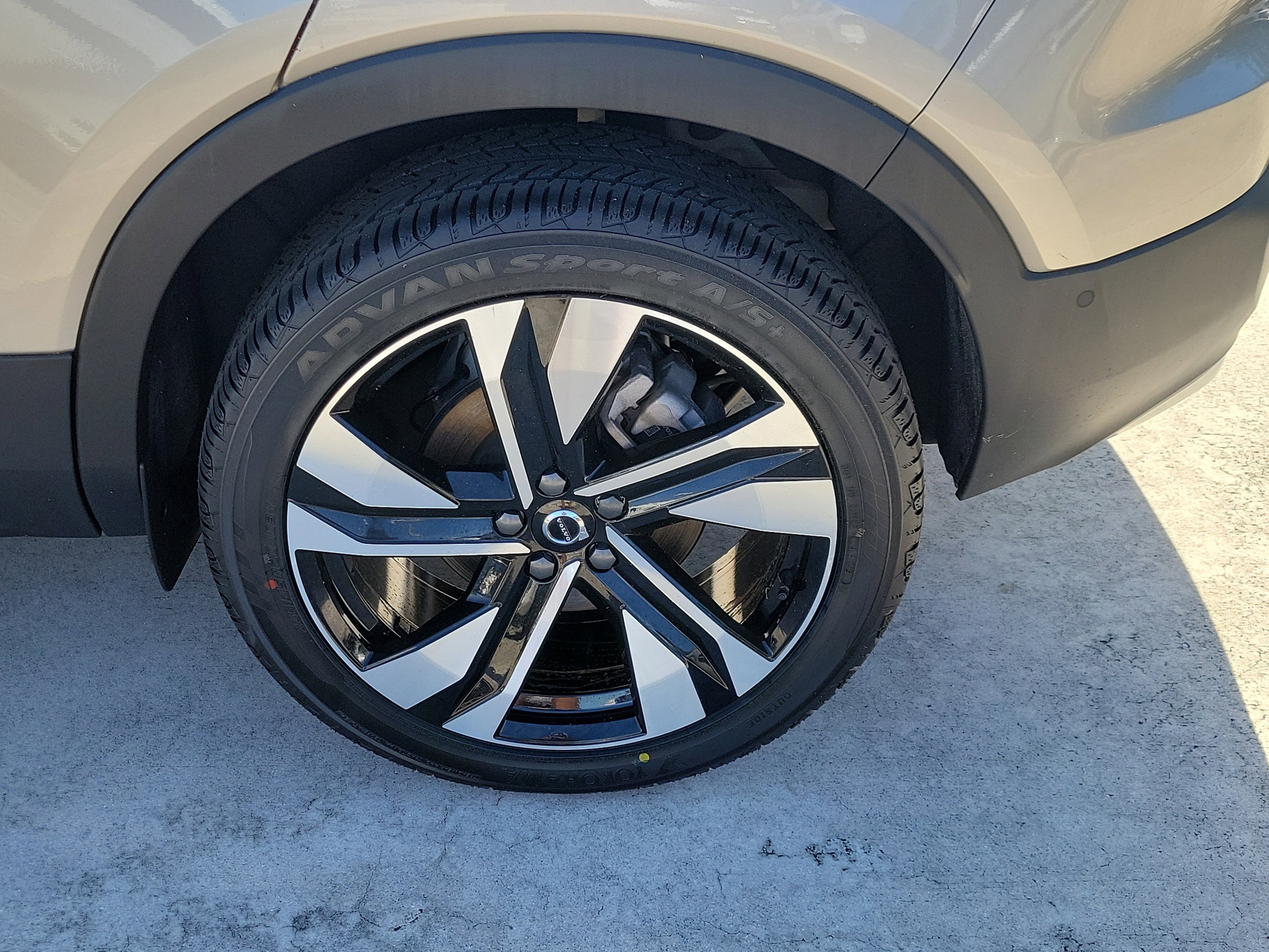 2024 Volvo XC40 Plus - Photo 5