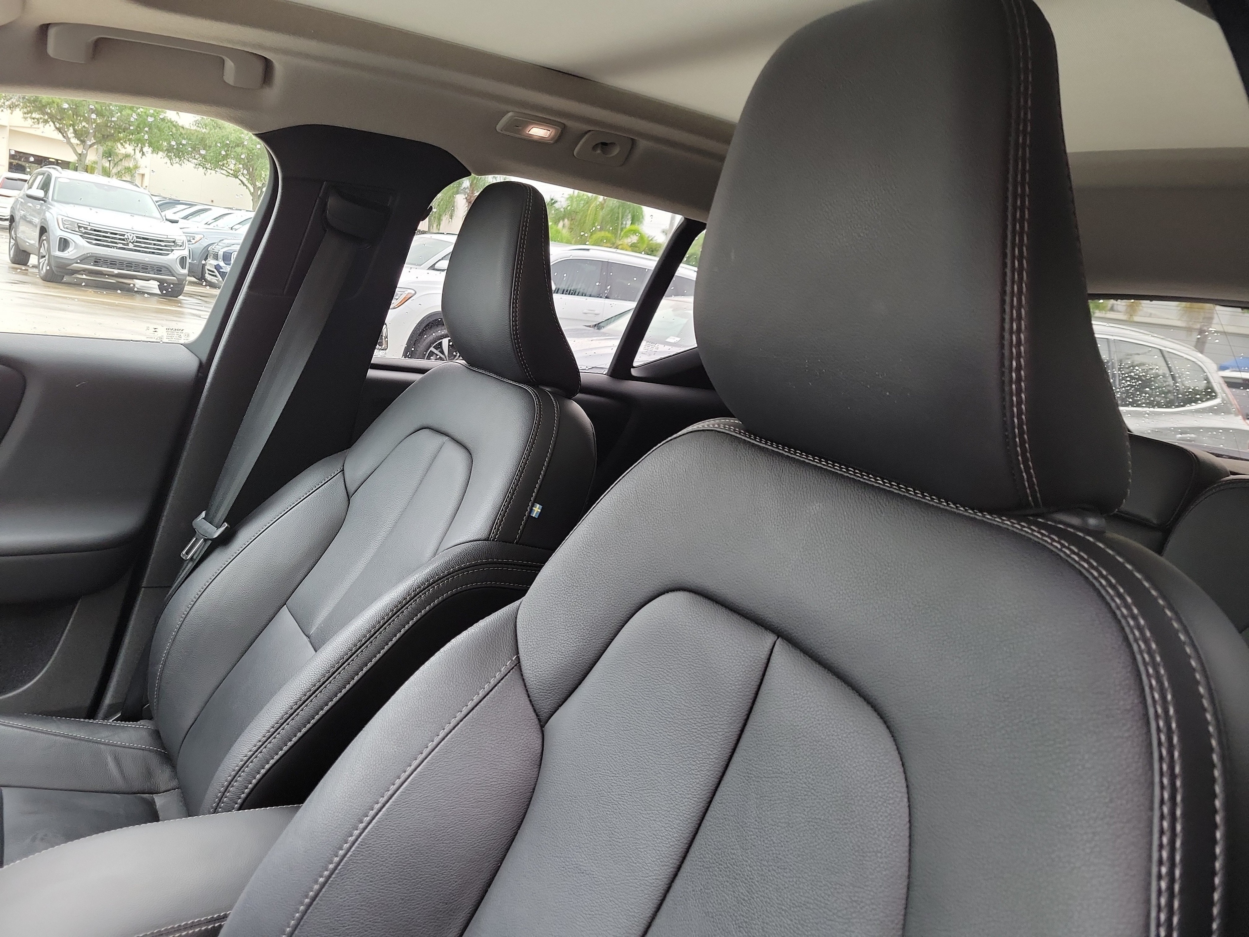 2024 Volvo XC40 Plus - Photo 18