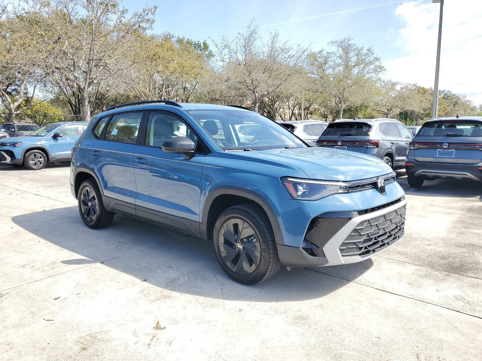 2025 Volkswagen Taos S photo 4