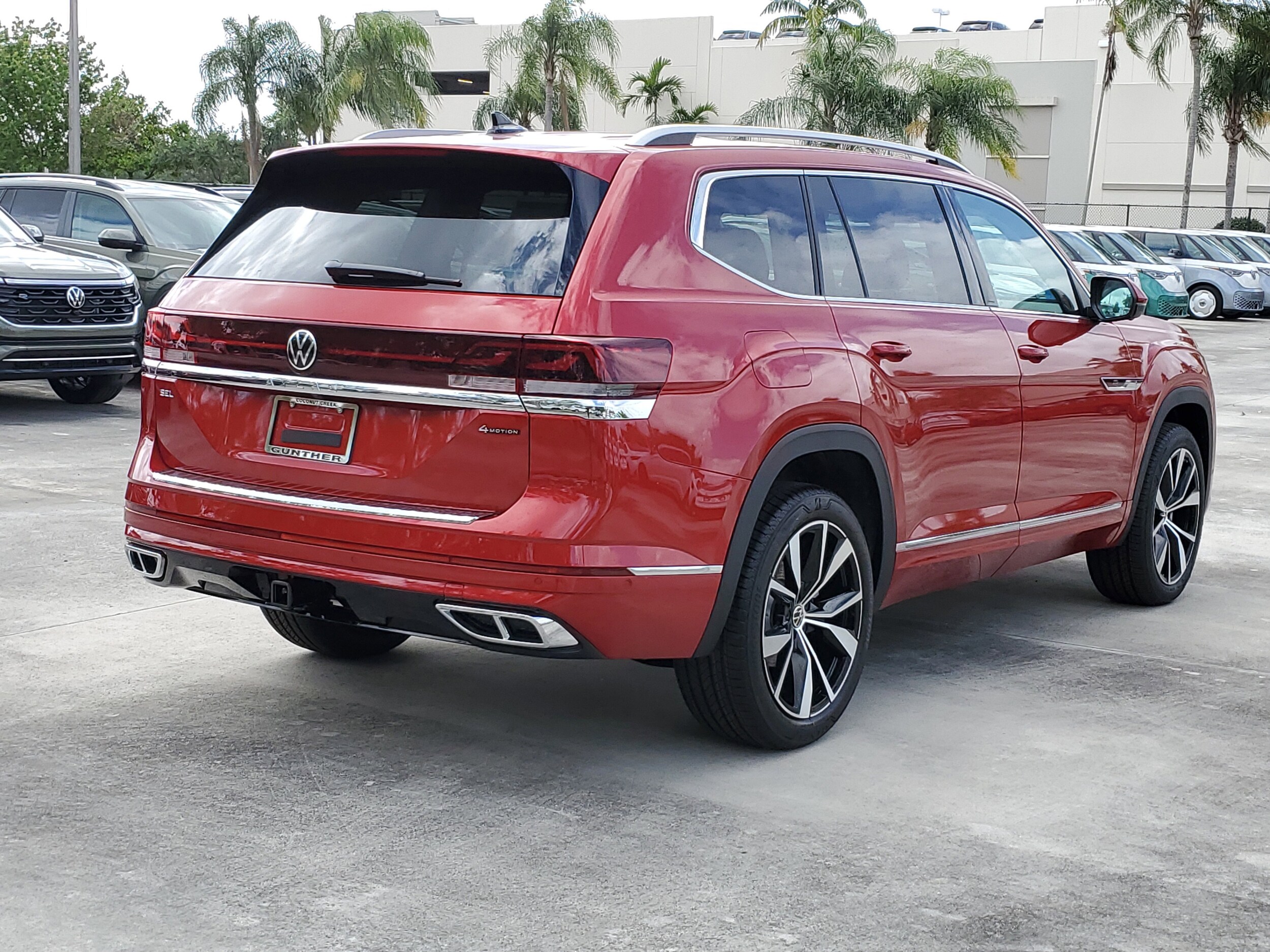 2025 Volkswagen Atlas SE Premium R-Line photo 3