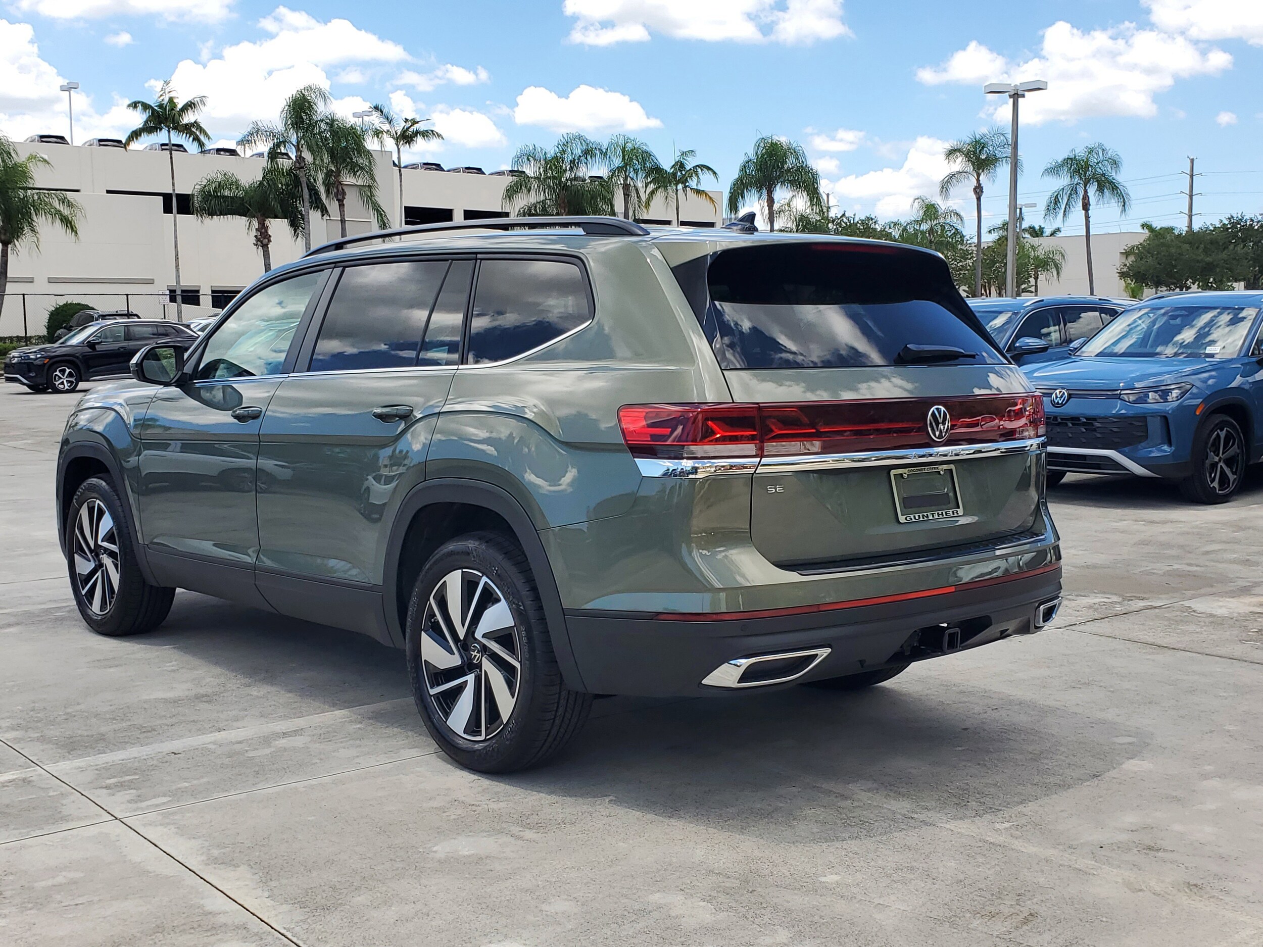 2026 Volkswagen Atlas SE Technology photo 3
