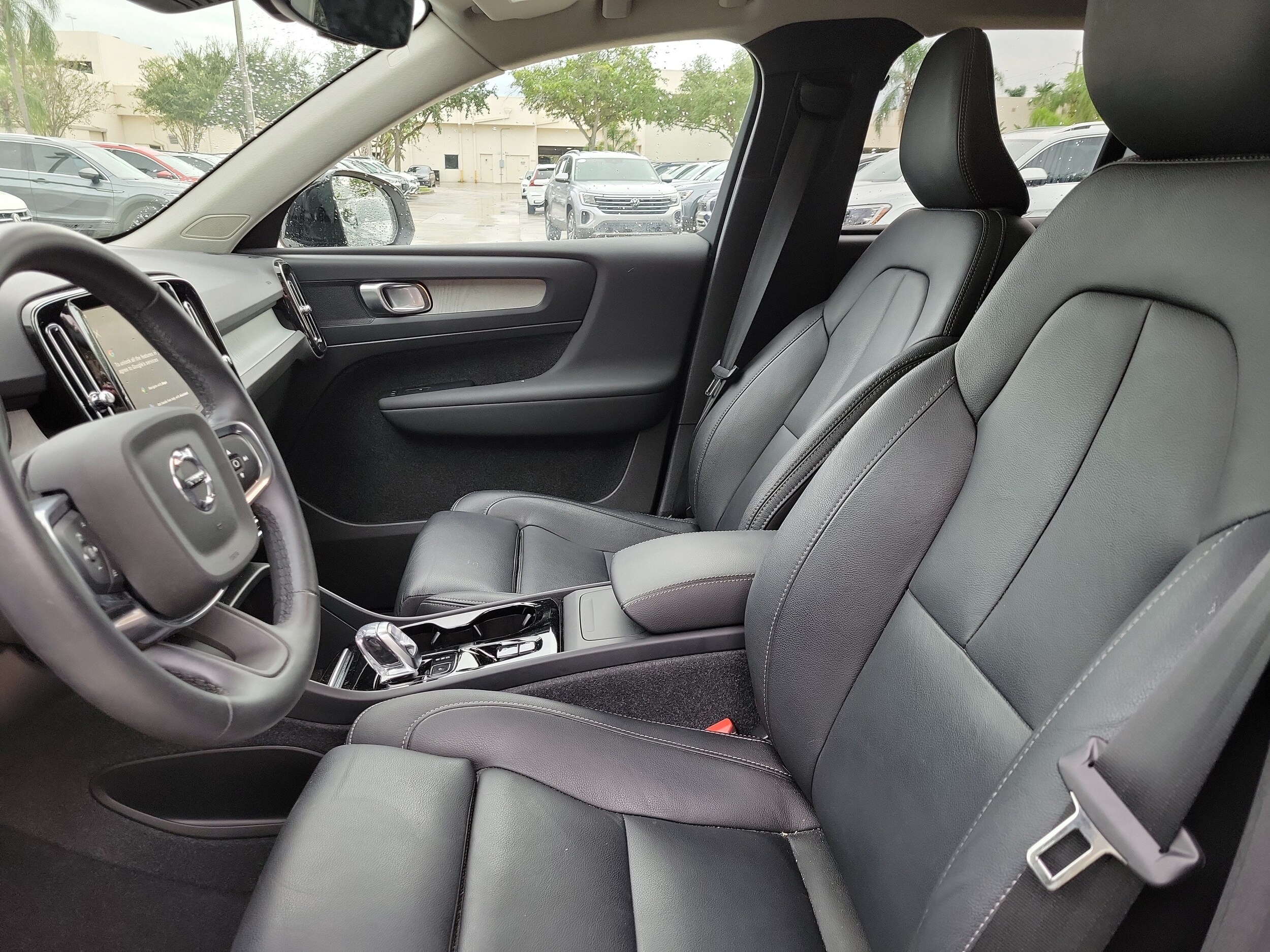 2024 Volvo XC40 Plus - Photo 14