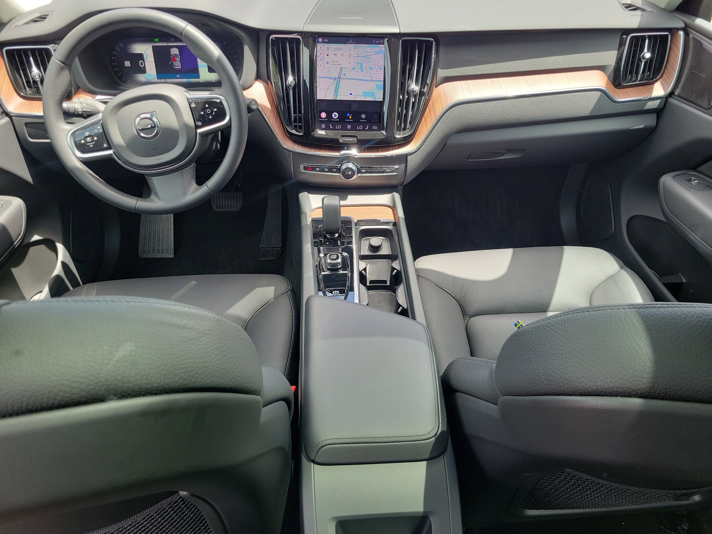 2023 Volvo XC60 Plus - Photo 10