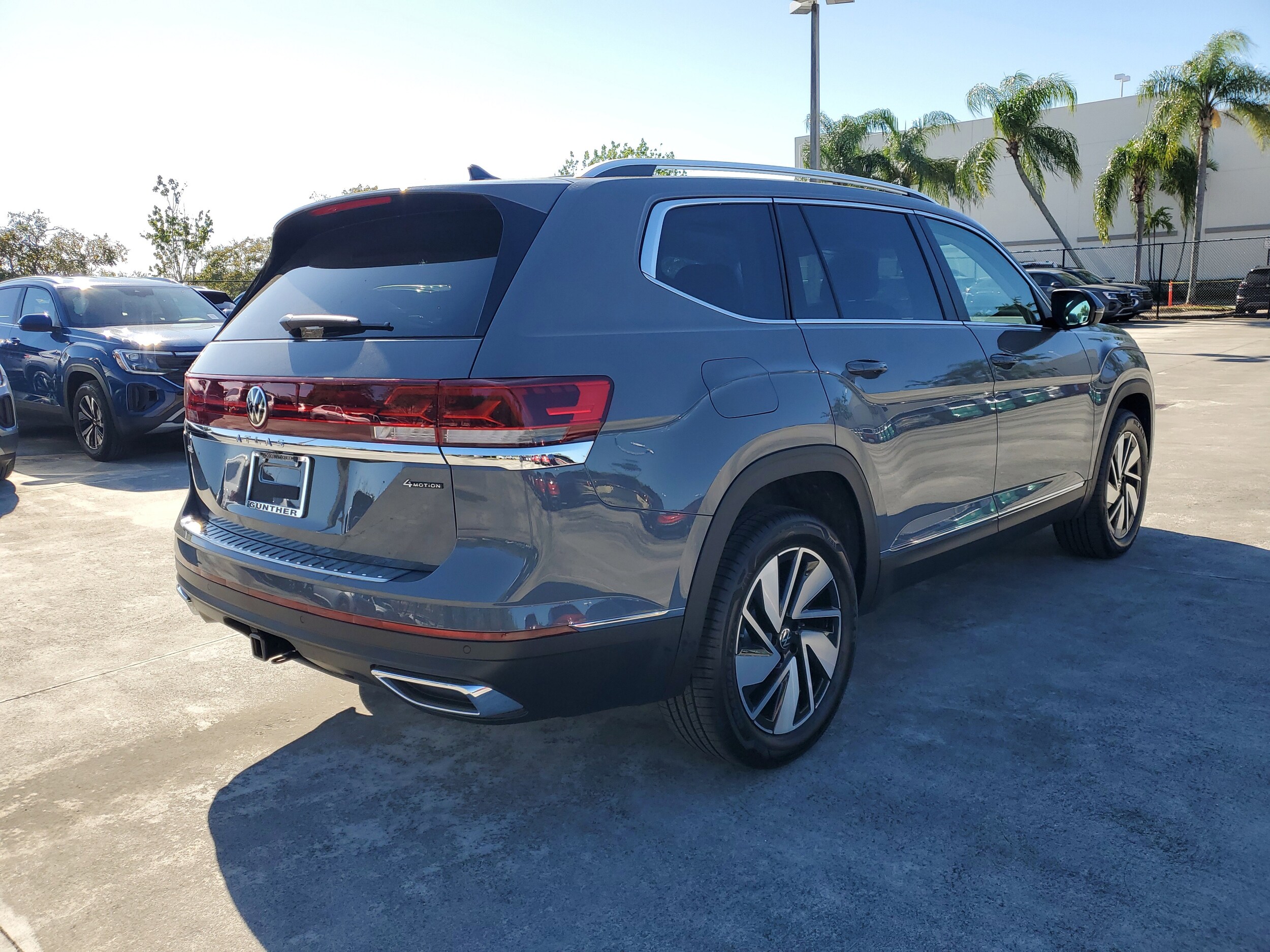 2025 Volkswagen Atlas SEL photo 3