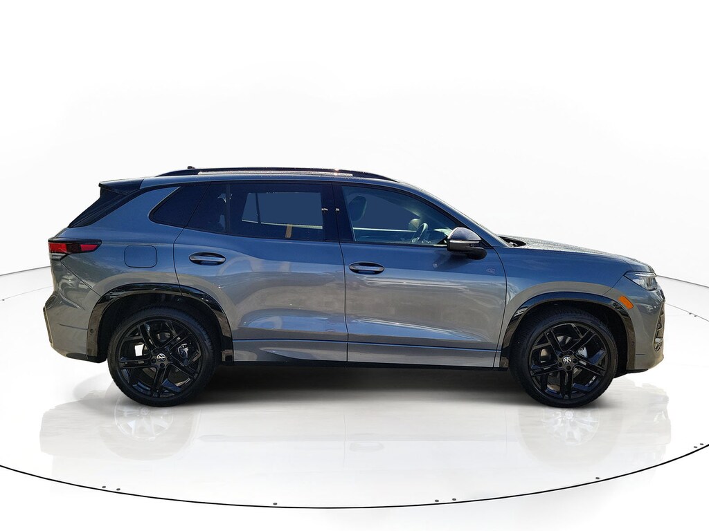 New 2026 Volkswagen Tiguan SE R-Line Black SUV