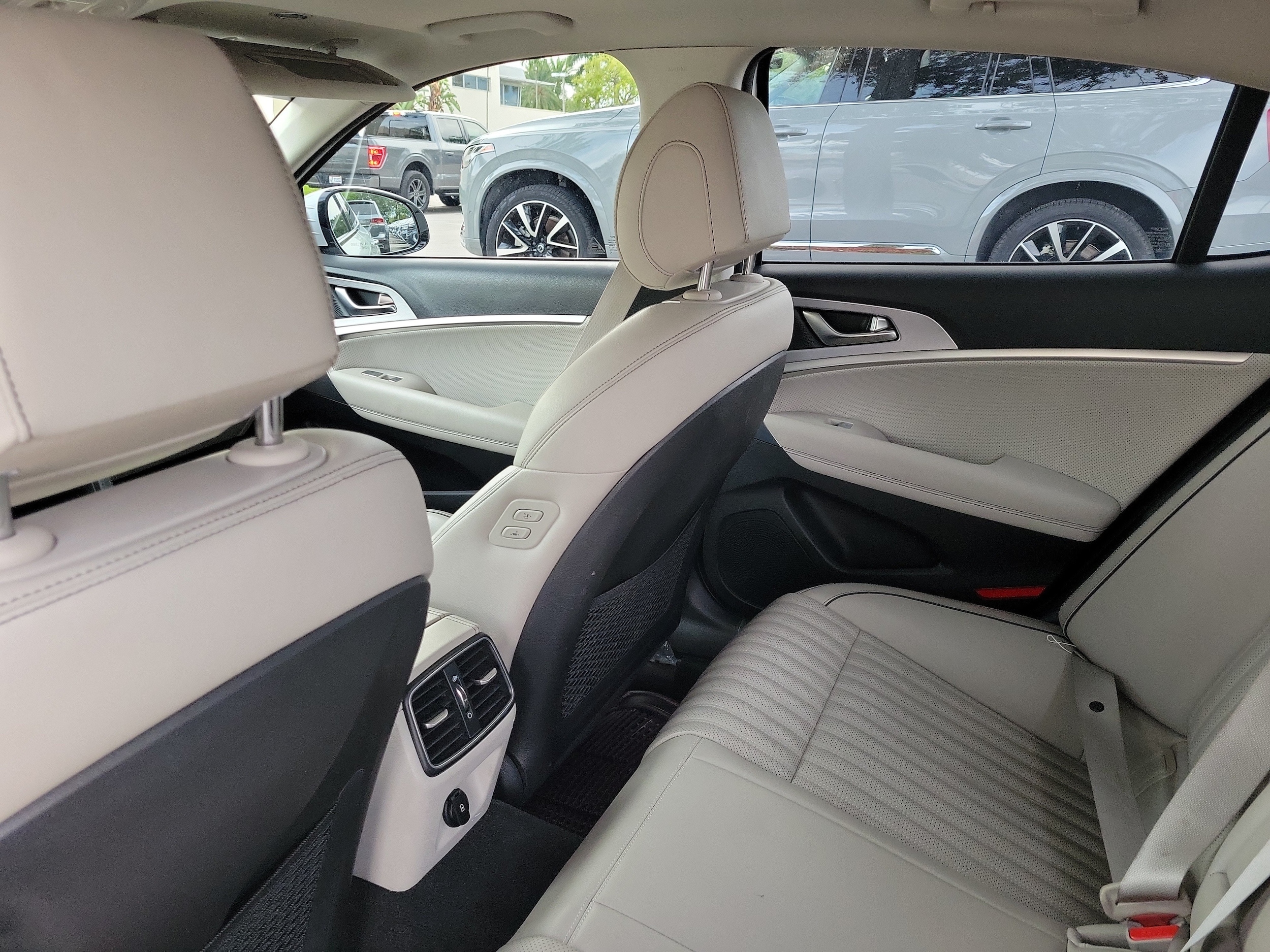 2021 GENESIS G70 Standard - Photo 10