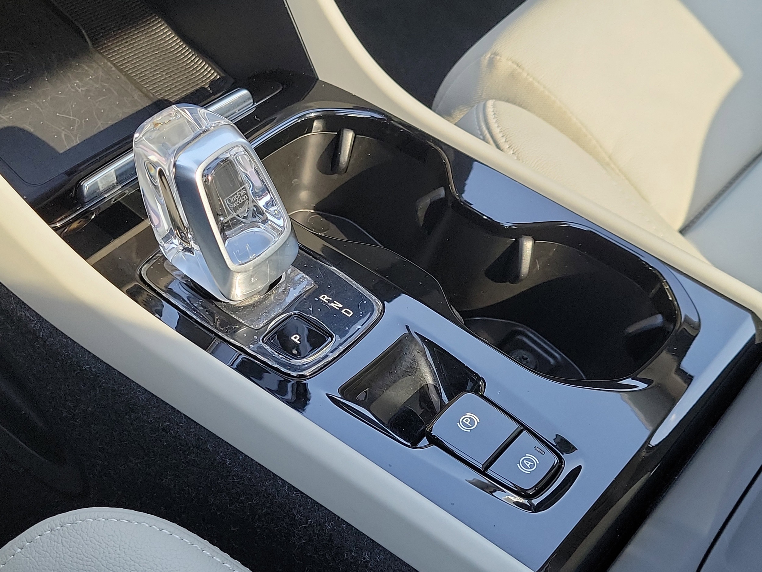 2024 Volvo XC40 Plus - Photo 29