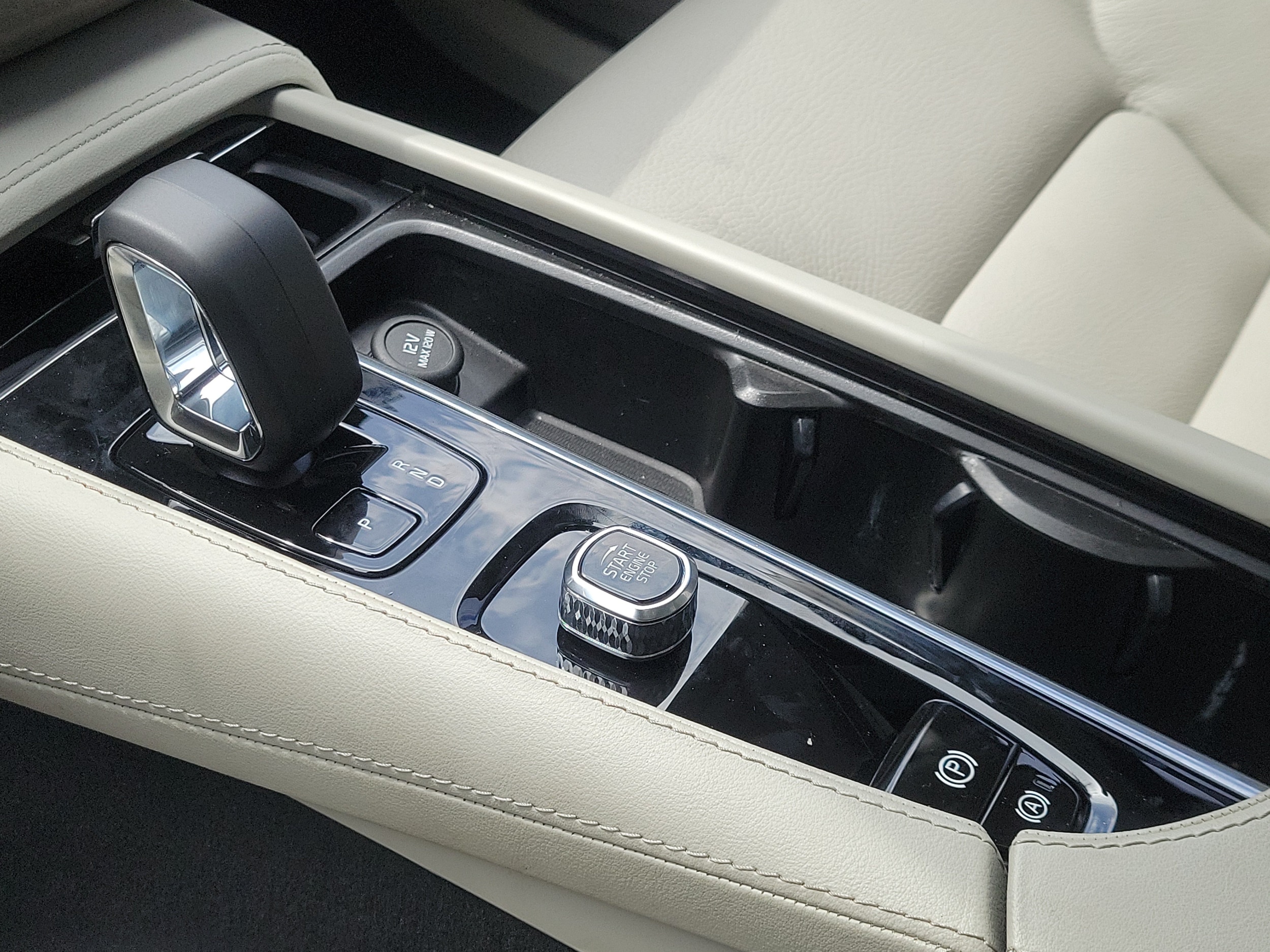 2023 Volvo XC90 Plus - Photo 28