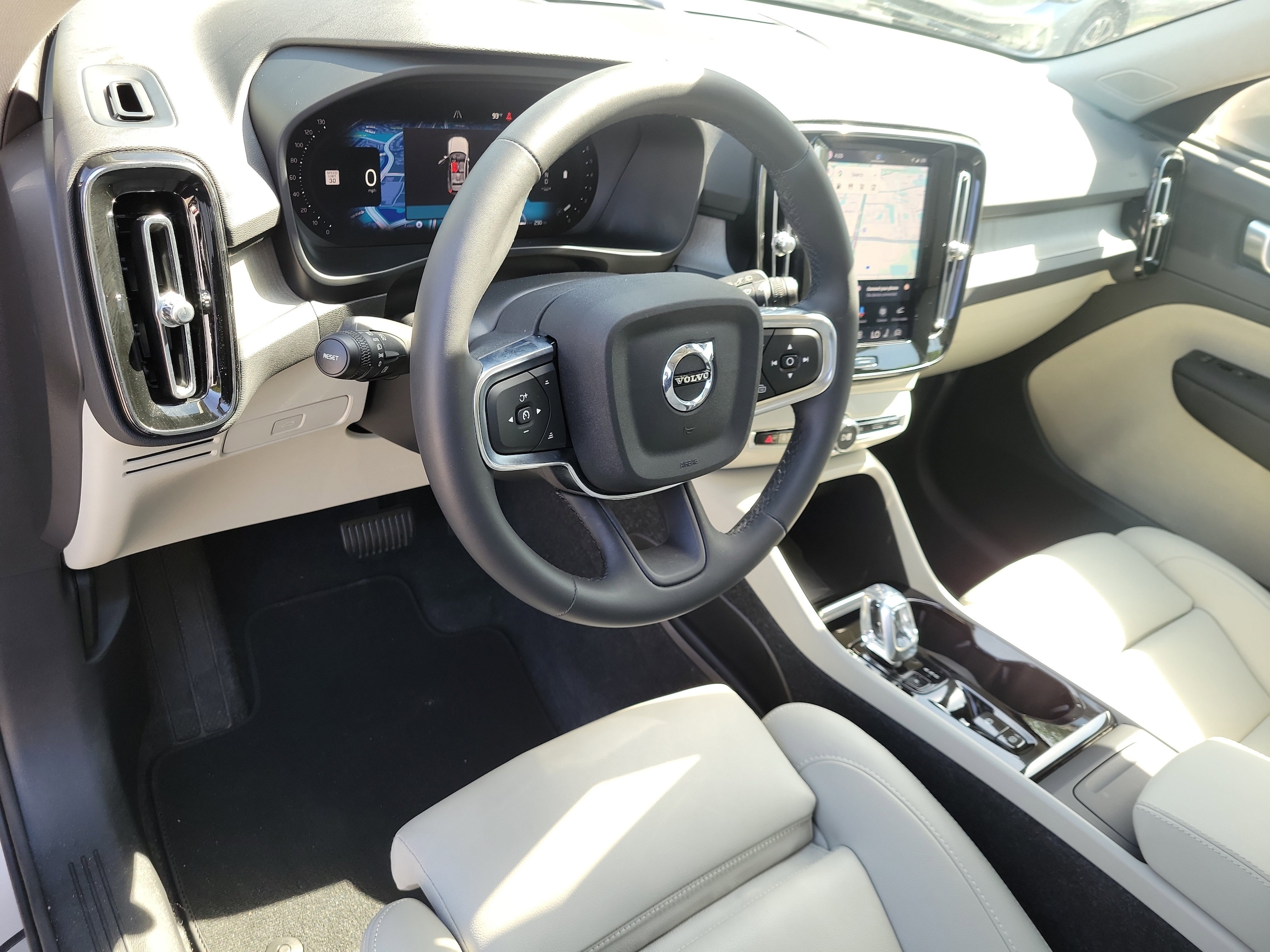 2024 Volvo XC40 Plus - Photo 20