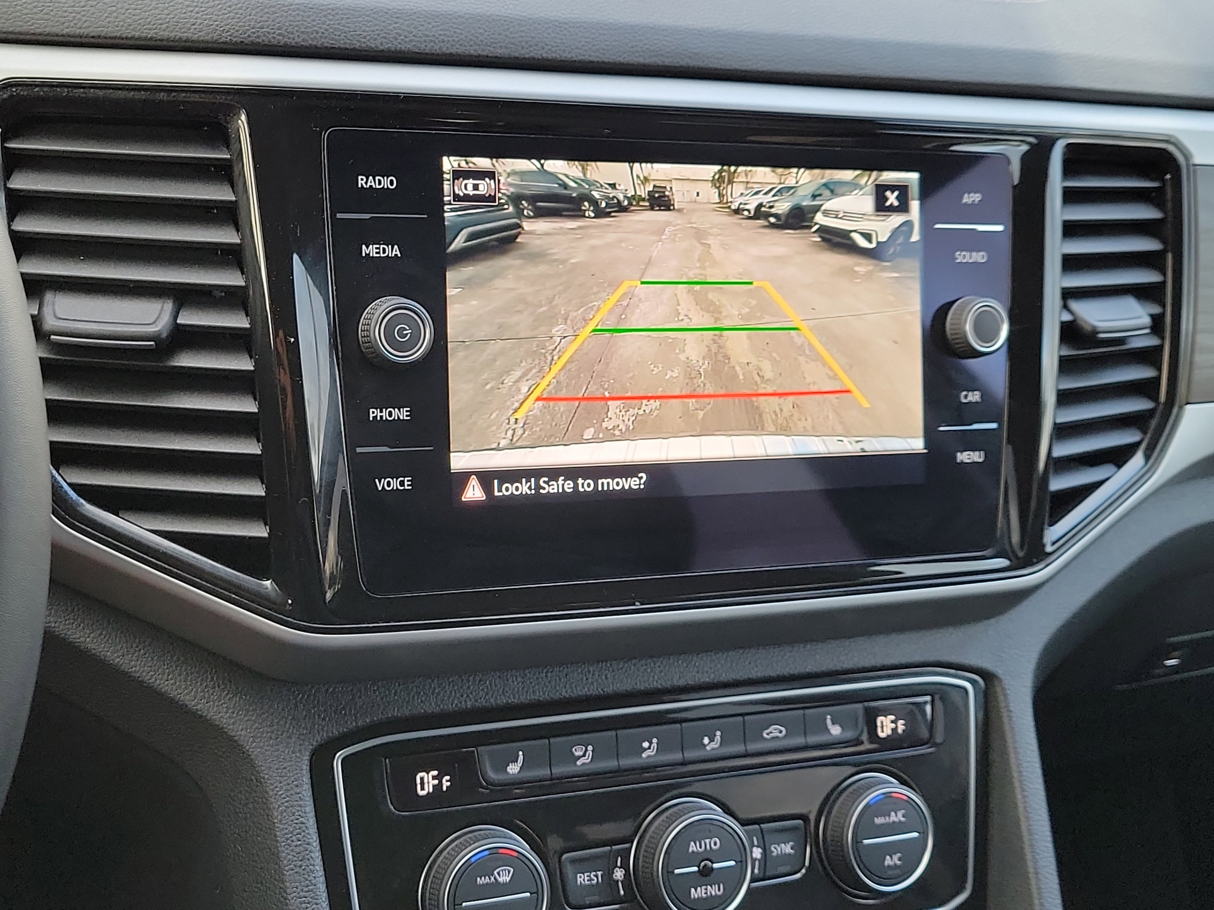 2023 Volkswagen Atlas SE w/Tech - Photo 27