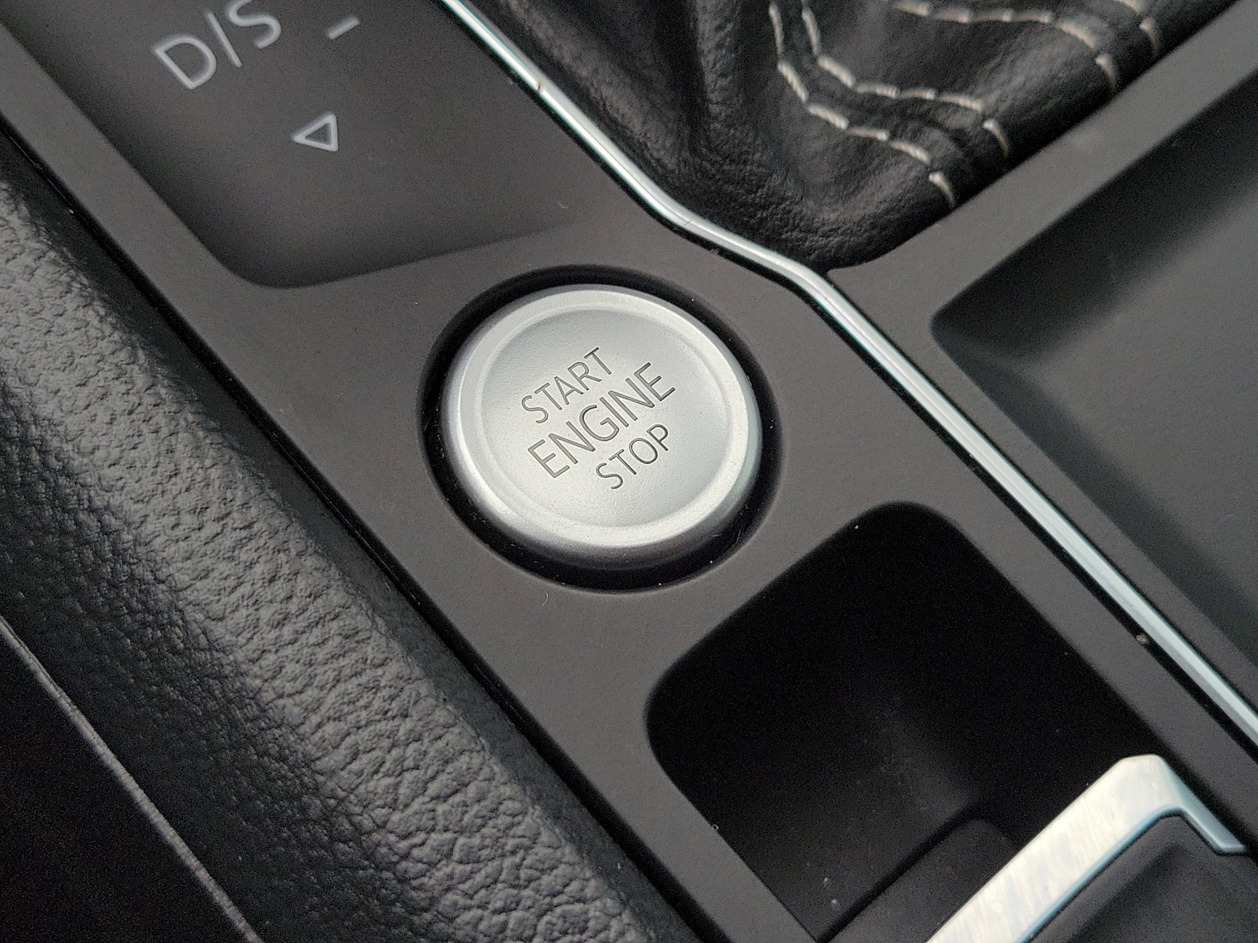 2023 Volkswagen Atlas SE w/Tech - Photo 25