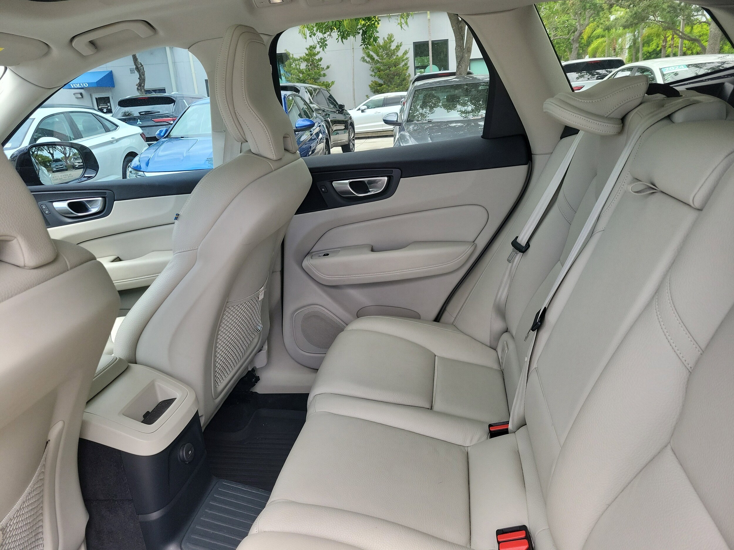 2024 Volvo XC60 Plus - Photo 15