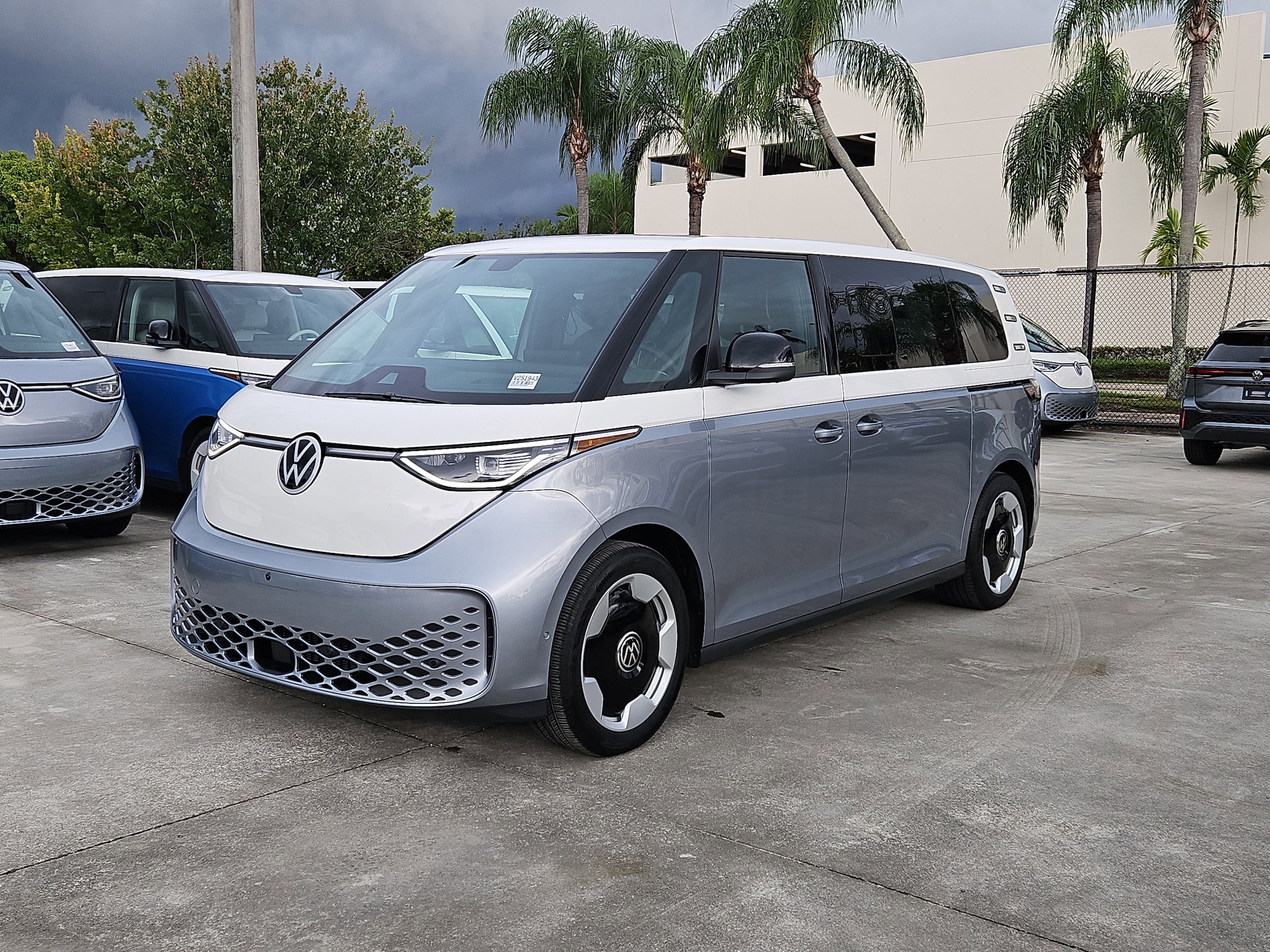 2025 Volkswagen ID. Buzz PRO S PLus's photo