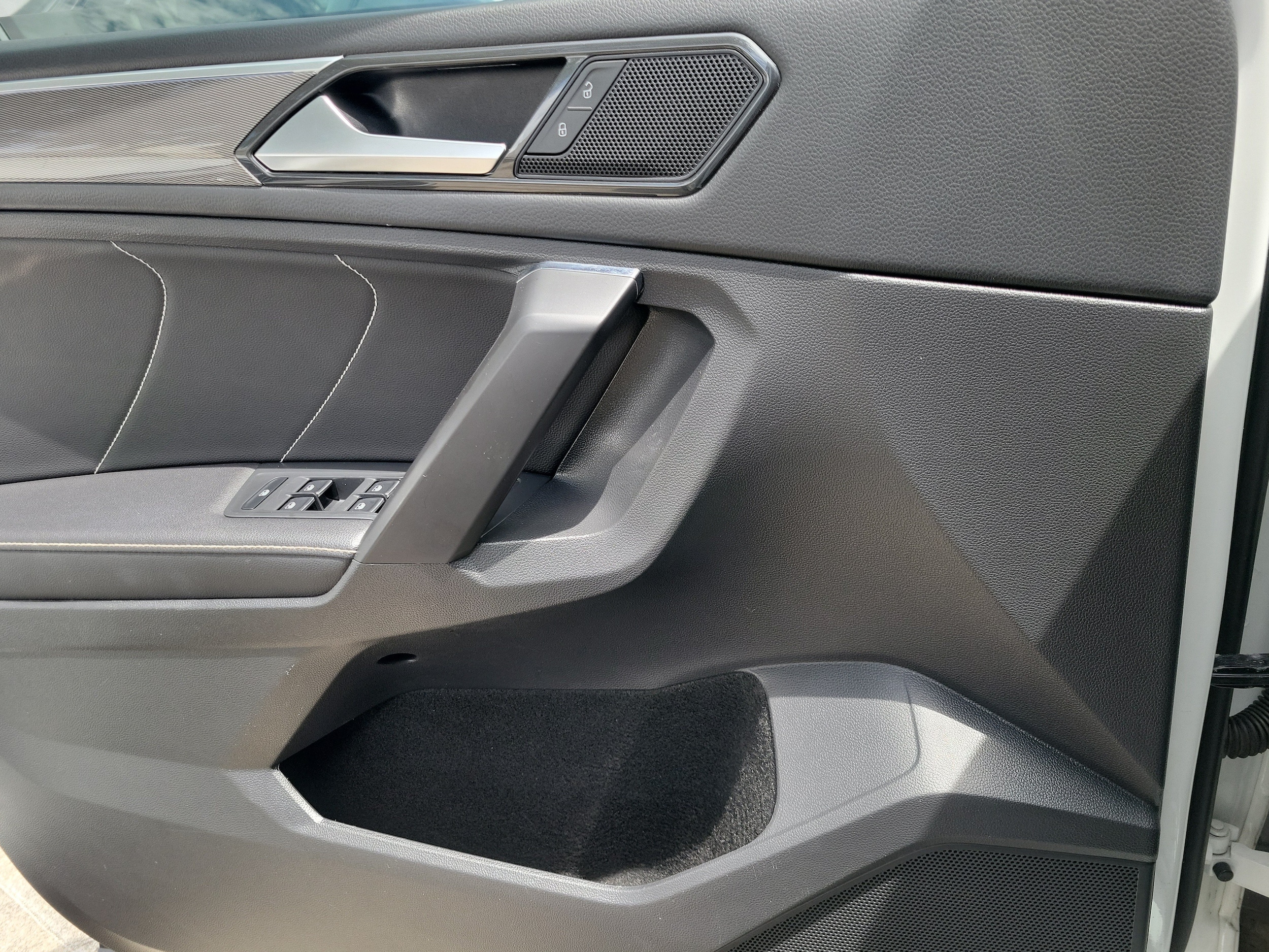 2023 Volkswagen Tiguan SE R-LINE BLACK - Photo 18