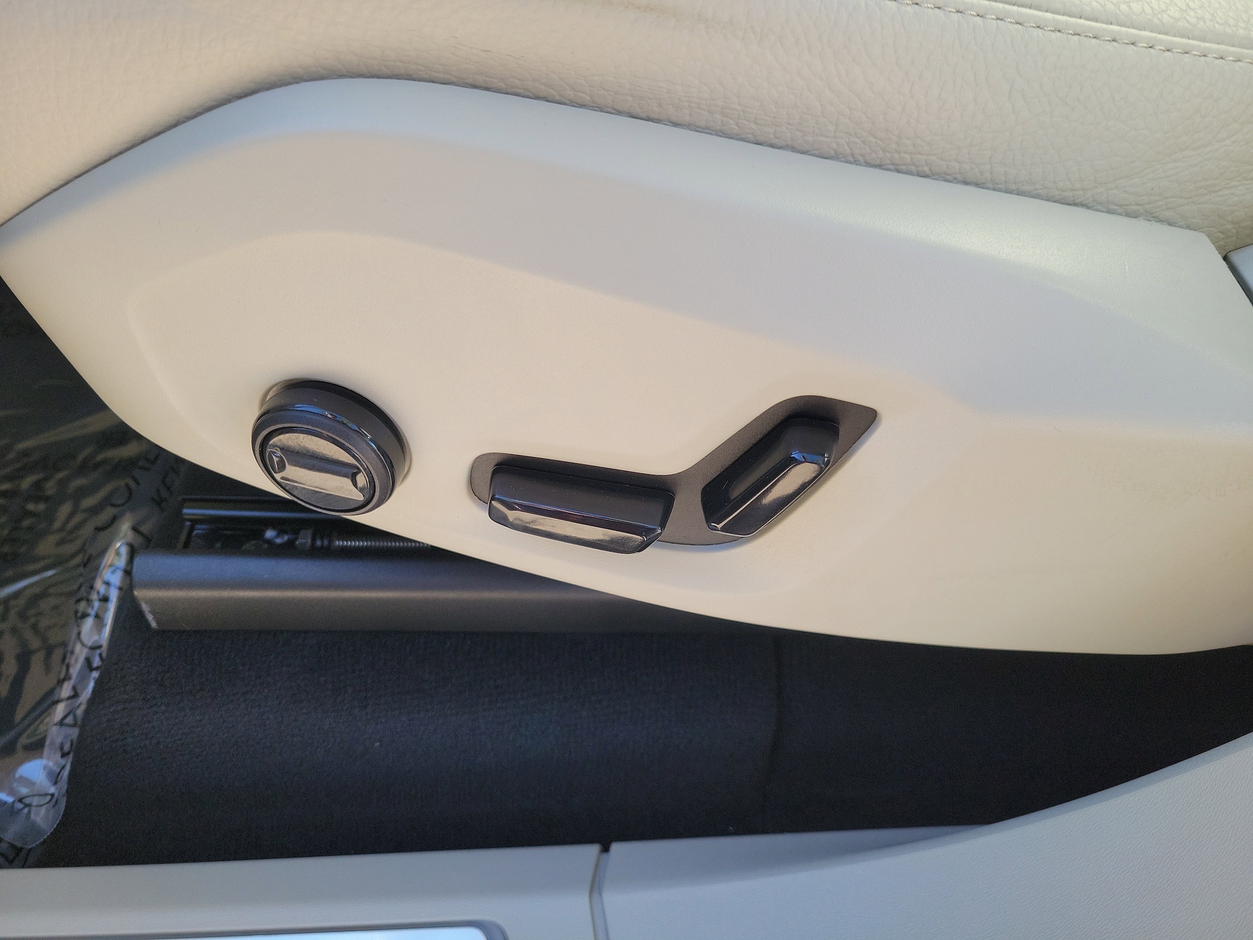 2025 Volvo XC90 Plus - Photo 18