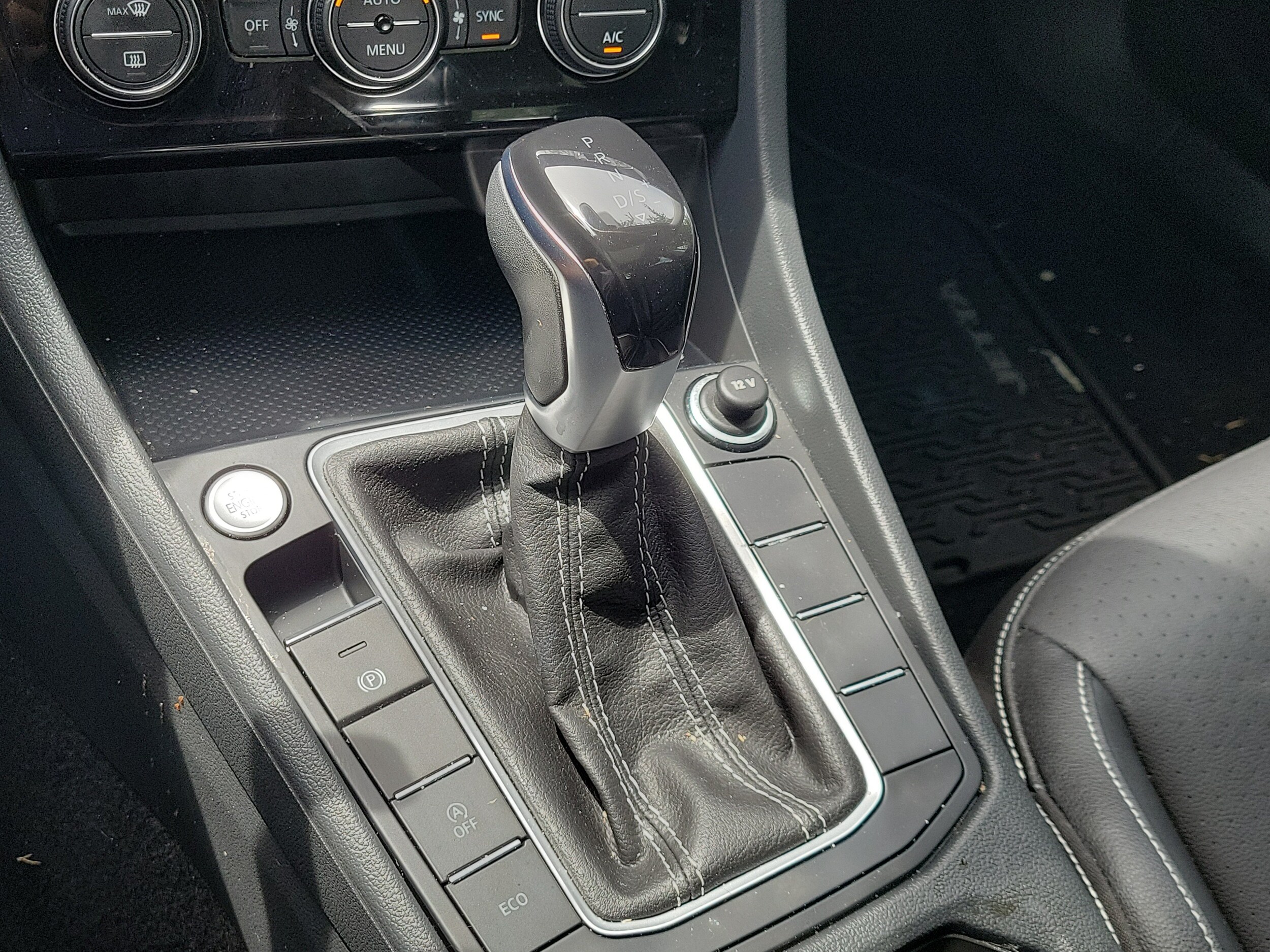 2024 Volkswagen Jetta SE - Photo 27