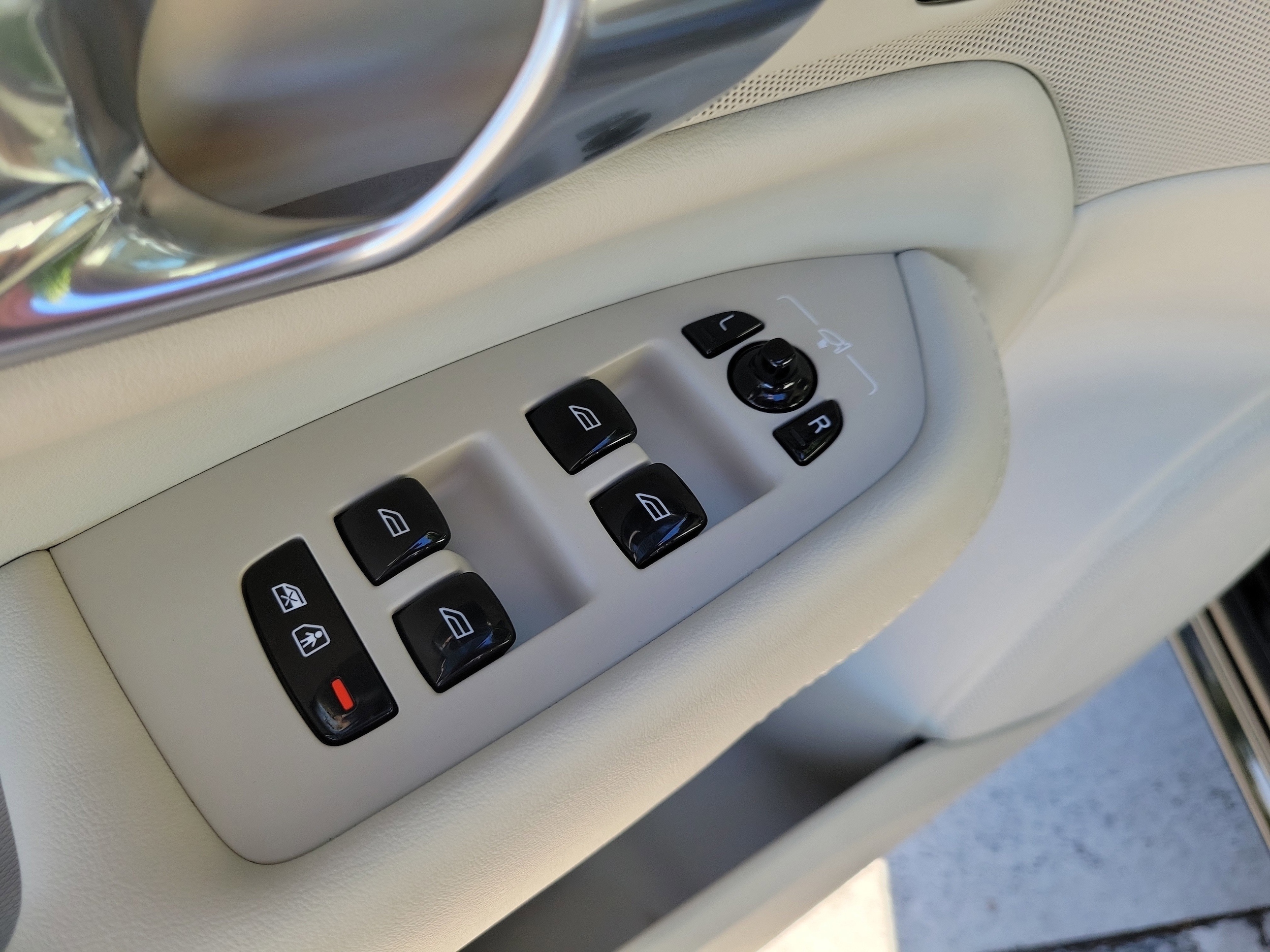2025 Volvo XC90 Plus - Photo 21